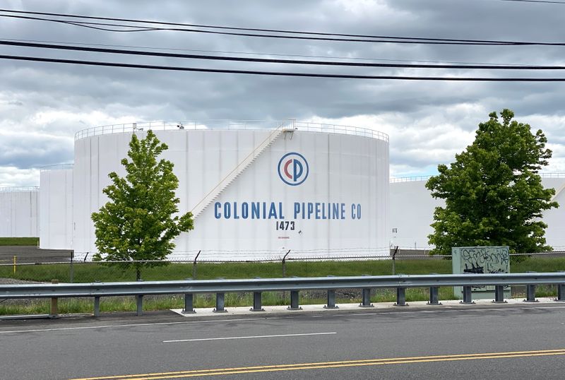Foto de tanques de almacenamiento de Colonial Pipeline en Woodbridge, Nueva Jersey
May 10, 2021. REUTERS/Hussein Waaile