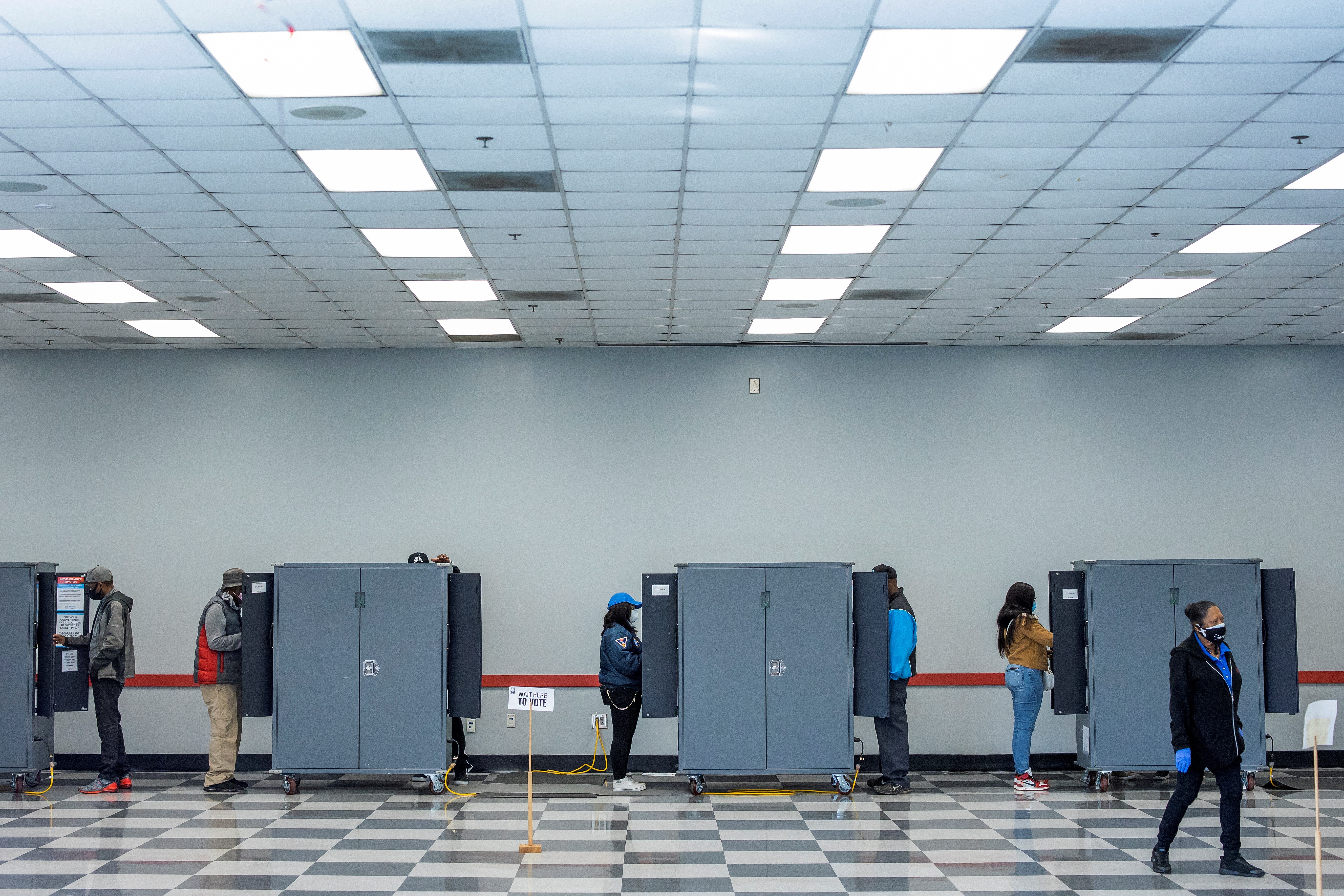 Vista de un centro de votación anticipada en Atlanta, Georgia (EEUU), el 30 de octubre de 2020 (EFE/ Erik S. Lesser)
