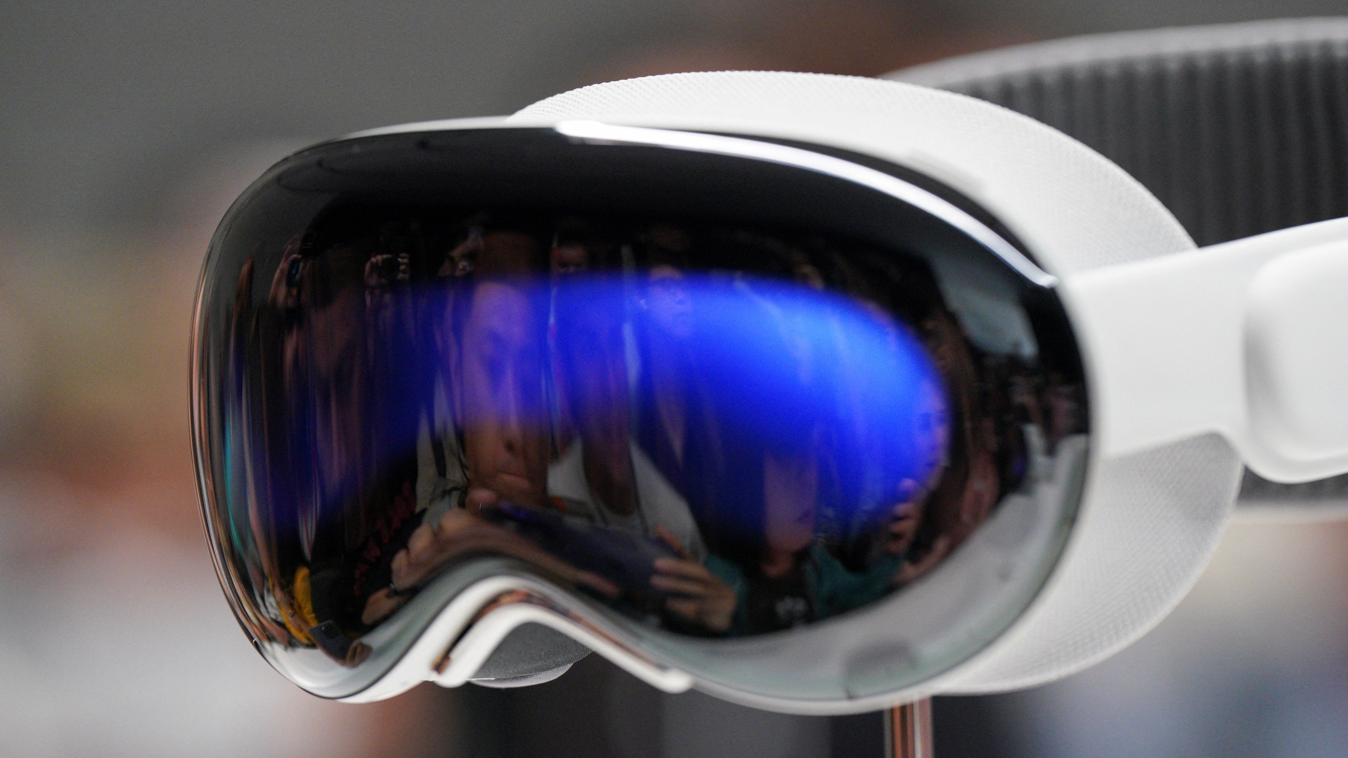 Por qué Vision Pro, las gafas de realidad mixta de Apple, tienen un precio tan alto