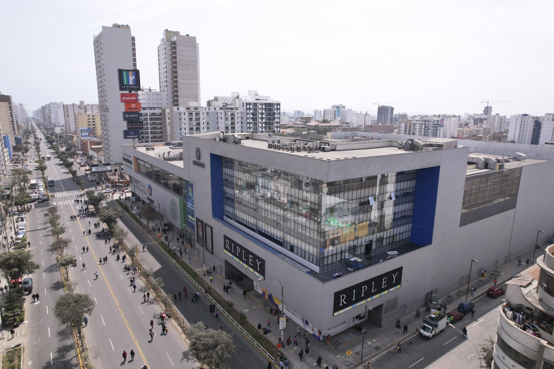 Los centros comerciales en el Perú vienen mostrando dinamismo en la ocupación de locatarios y nivel de visitas.