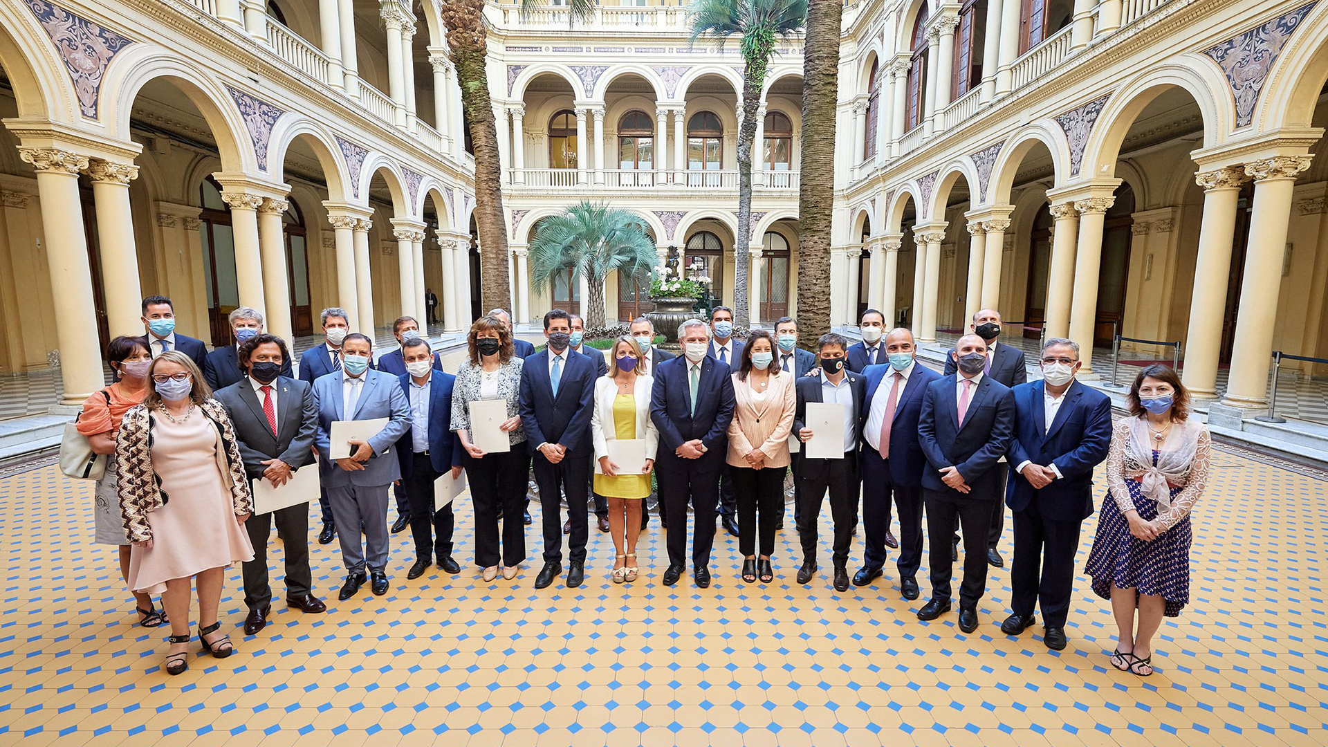 La foto en la Rosada del Presidente con los gobernadores cuando se anunció el Consenso Fiscal en diciembre de 2021. Ahora faltarán algunos representantes provinciales.