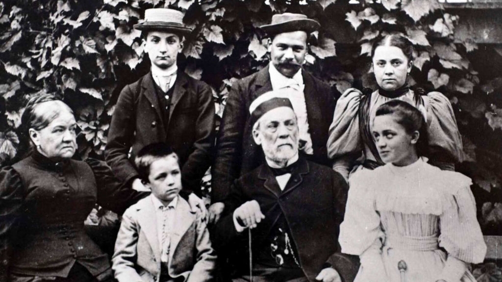 Luis Pasteur: cómo la trágica muerte de tres hijos lo llevó a convertirse  en el padre de la microbiología - Infobae