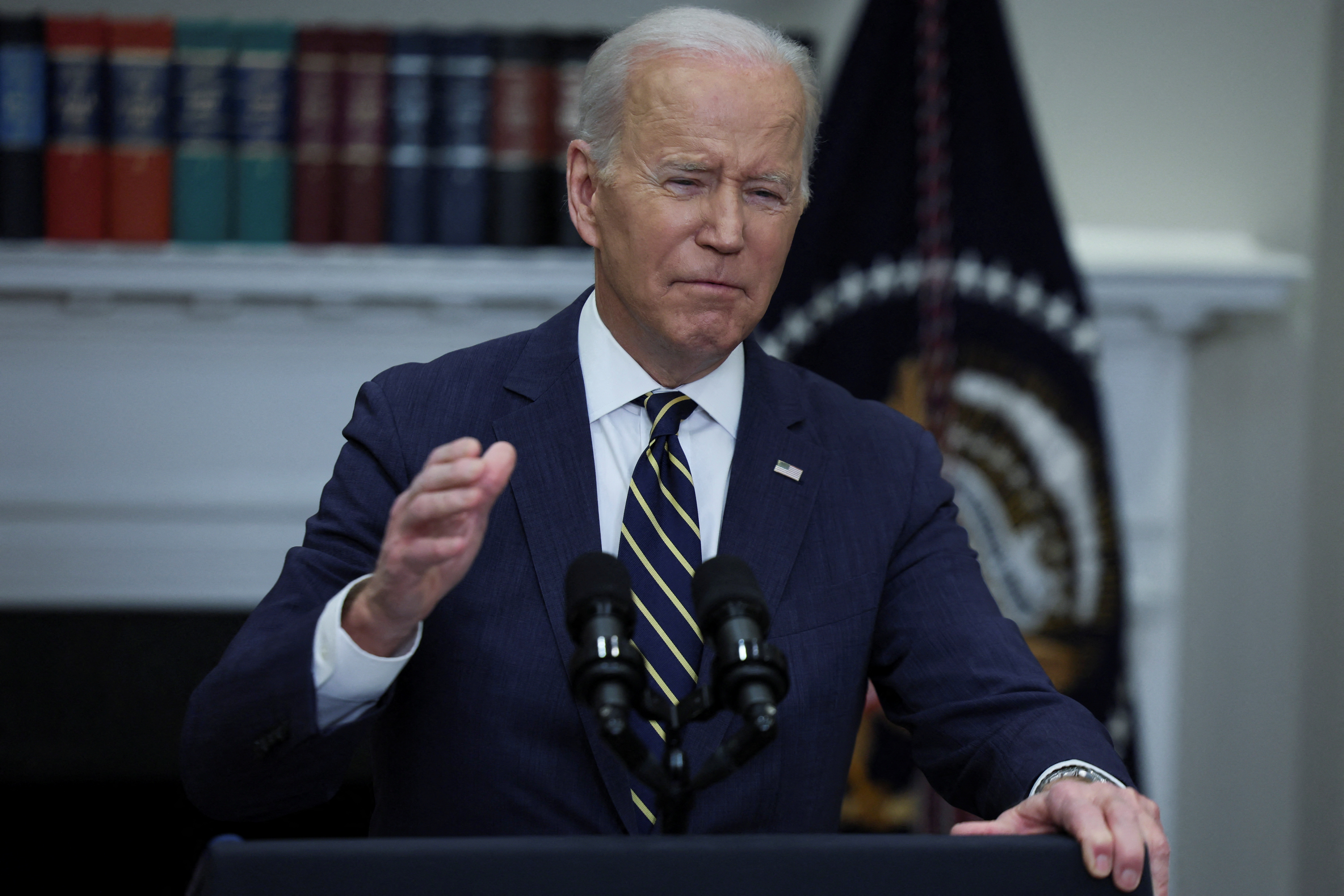 Joe Biden habló este viernes e hizo anuncios importantes desde la Casa Blanca (REUTERS/Evelyn Hockstein)
