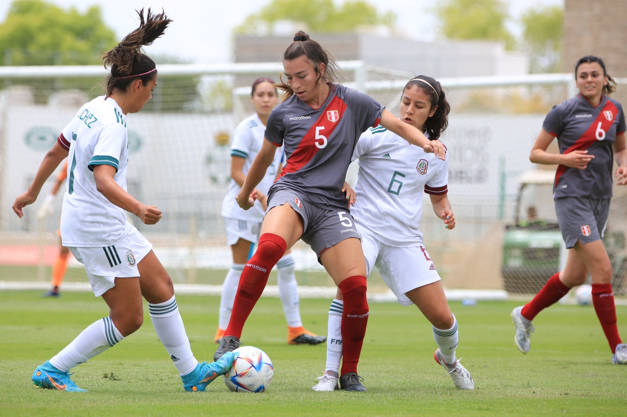 Cuanto es una hectárea en campos de fútbol