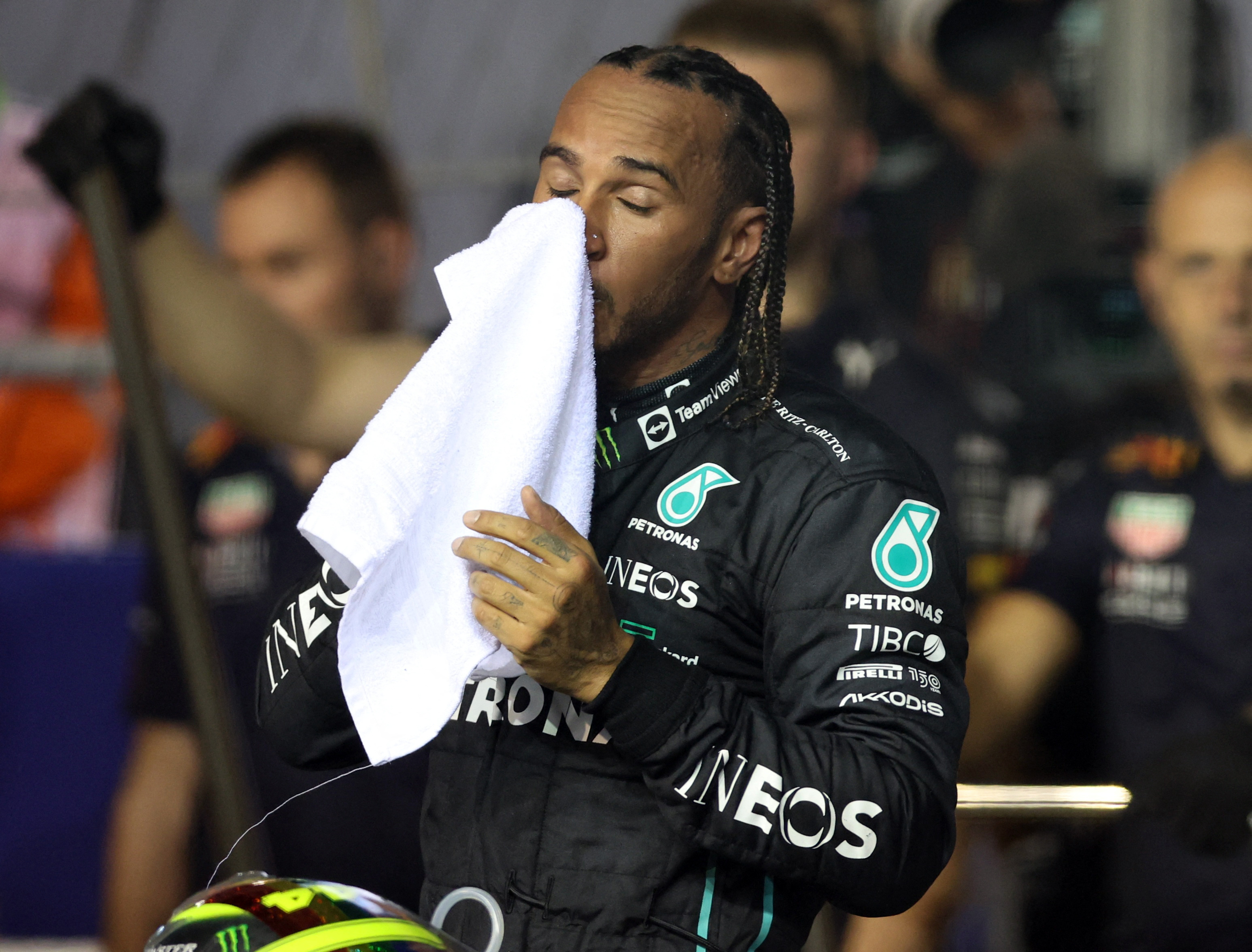 Lewis Hamilton hat ein Auto, um um das Podium zu kämpfen, aber seine Fehler stehen im Weg (REUTERS/Edgar Su)