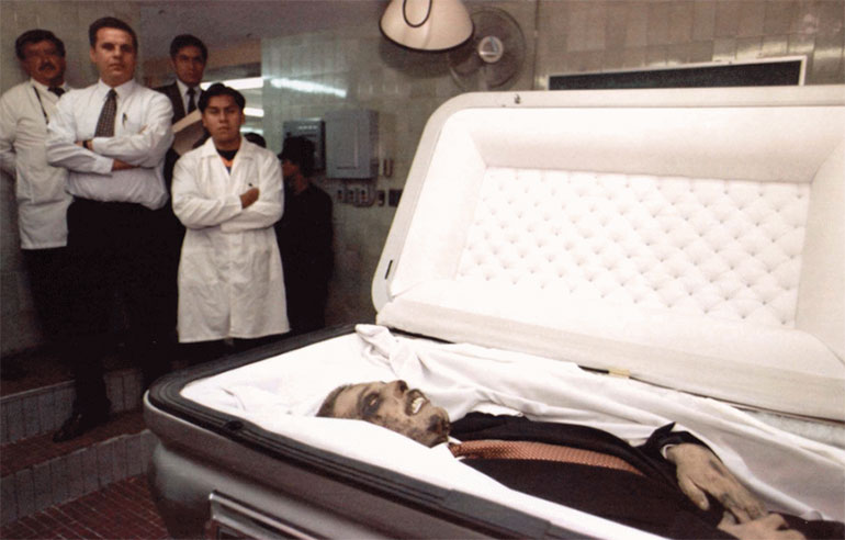 His death certificate, at the Santa Mónica hospital, was under the false name Antonio Flores Montes.  (Archive)