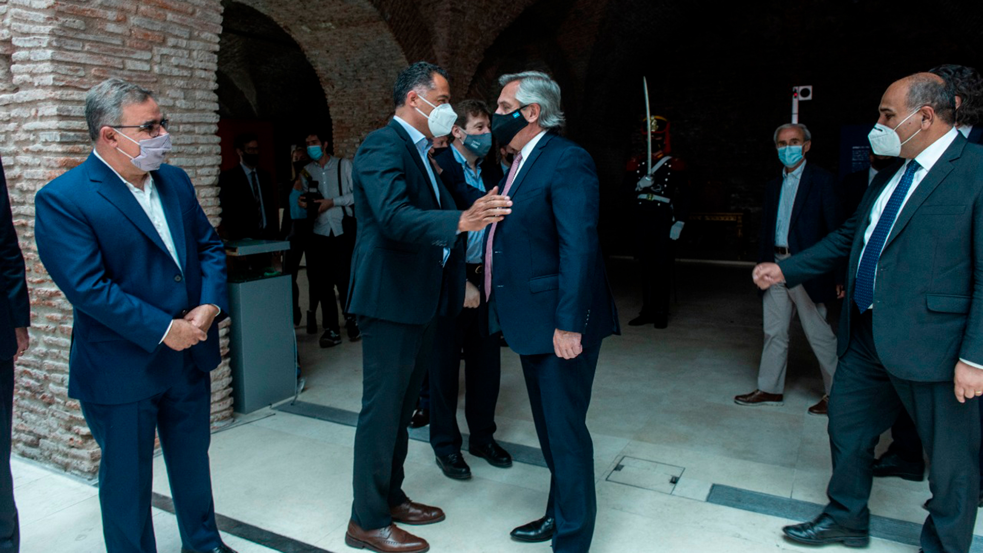 Fernández dialoga con Salvador Quiroga