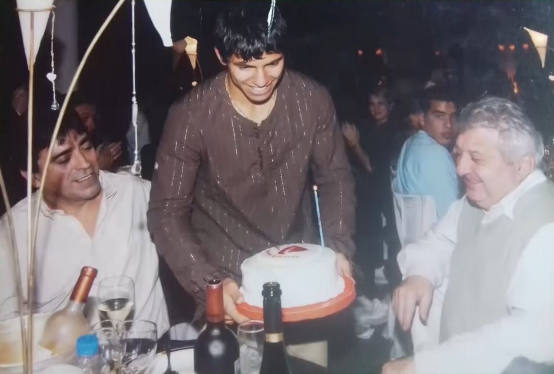 Motoneta González y Kun Agüero en el cumpleaños 18 del jugador (Crédito: La Cocina del Rojo)