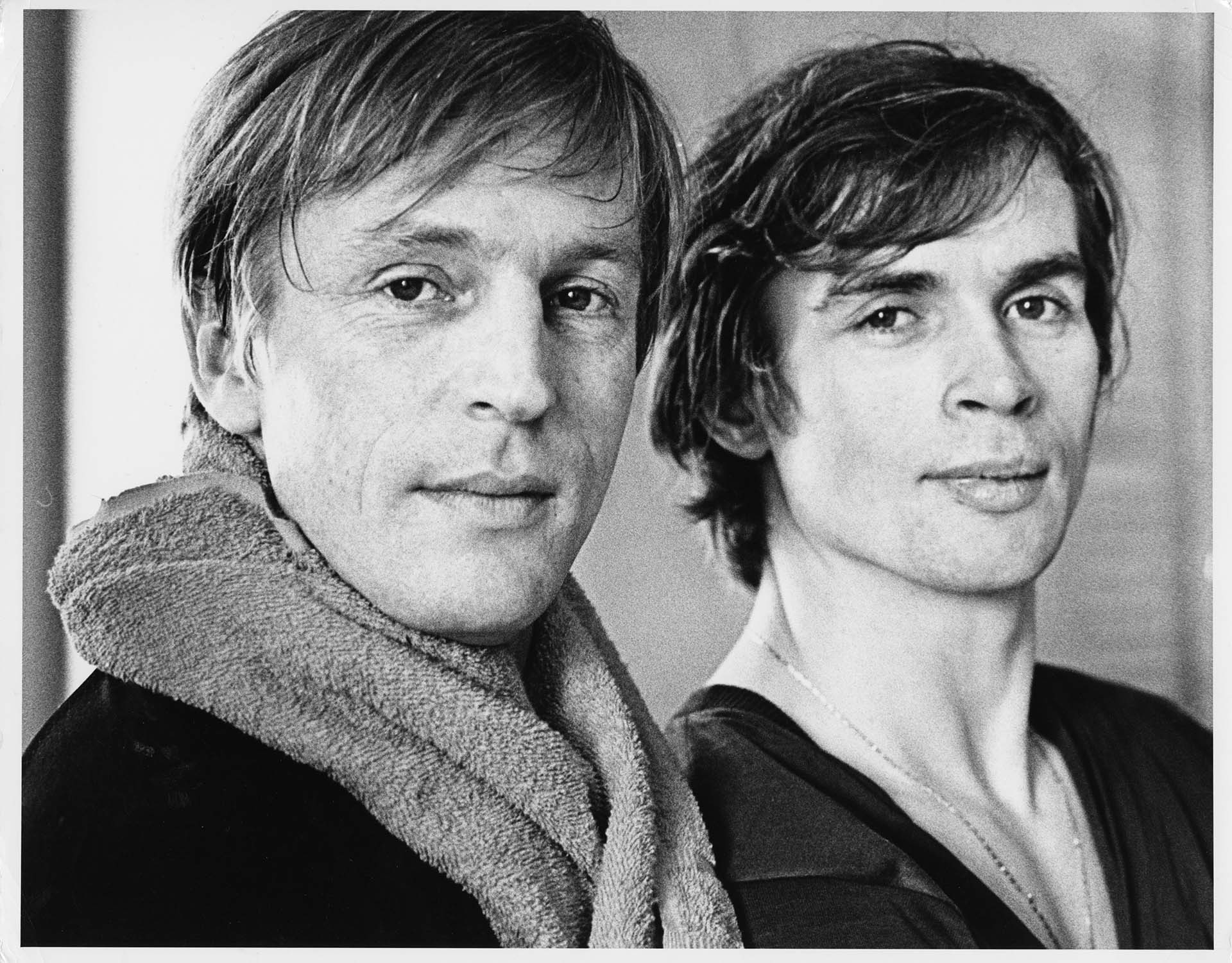 Rudolf Nureyev y Erik Bruhn se enamoraron en 1962 y tuvieron una relación abierta, con peleas y reconciliaciones, hasta la muerte del danés (Foto: Jack Mitchell/Getty Images)