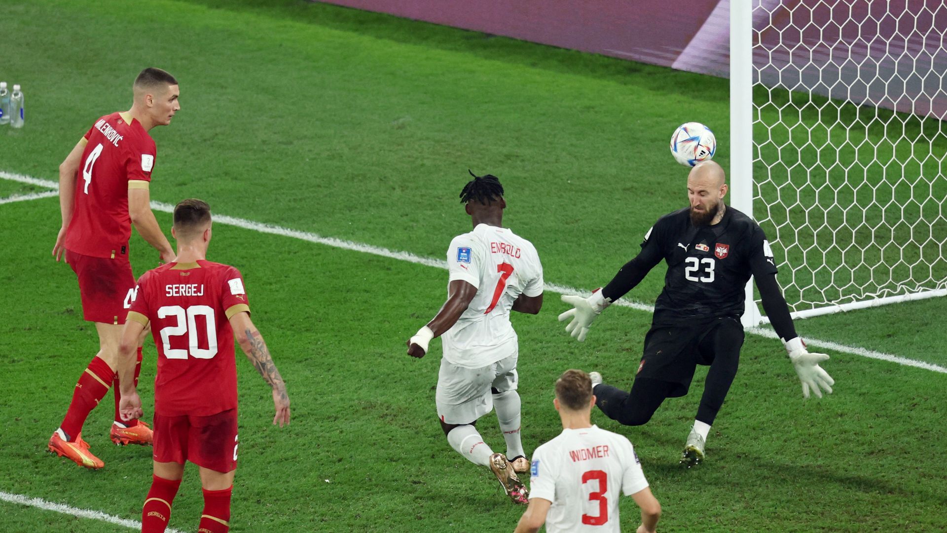 El suizo Breel Embolo desperdició una ocasión de gol (REUTERS/Marko Djurica)