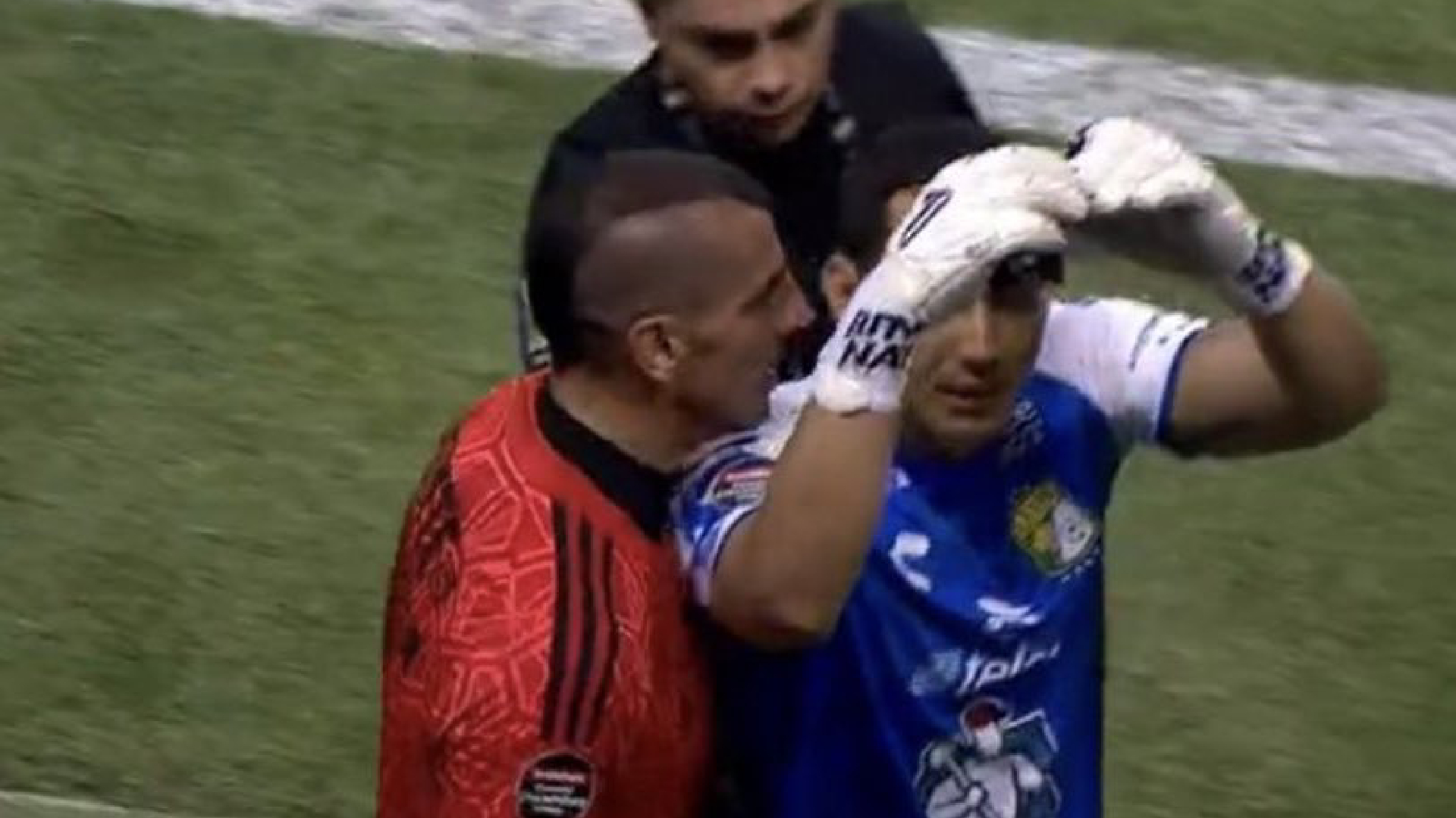Nahuel Guzmán protagonizó pleito tras  eliminación de Tigres ante León en la Concachampion