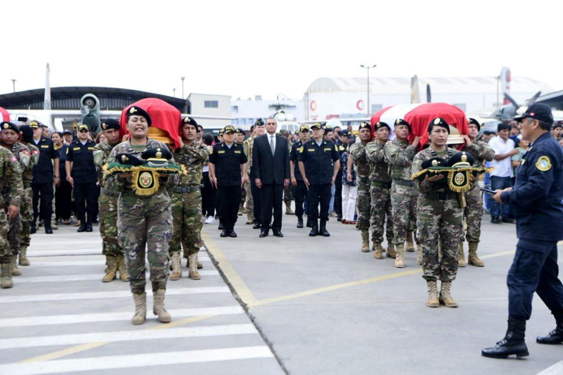 Mnistro del Interior estuvo presente en el sentido recibimiento de los policías asesinados en el VRAEM (Agencia Andina)