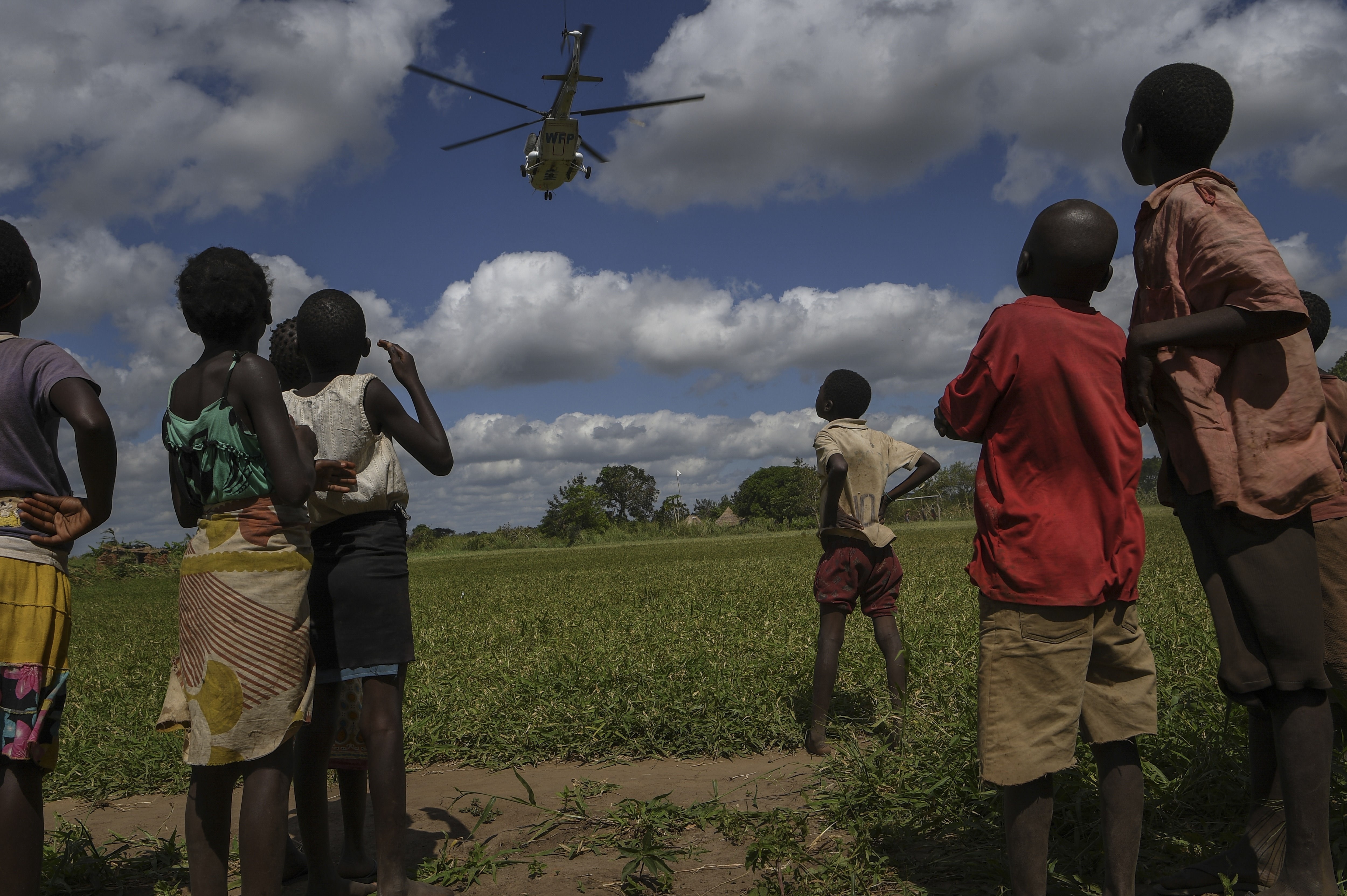 02/03/2021 Un grupo de niños observa un helicóptero.
POLITICA AFRICA MOZAMBIQUE AFRICA INTERNACIONAL
CORBAN LUNDBORG / ZUMA PRESS / CONTACTOPHOTO
