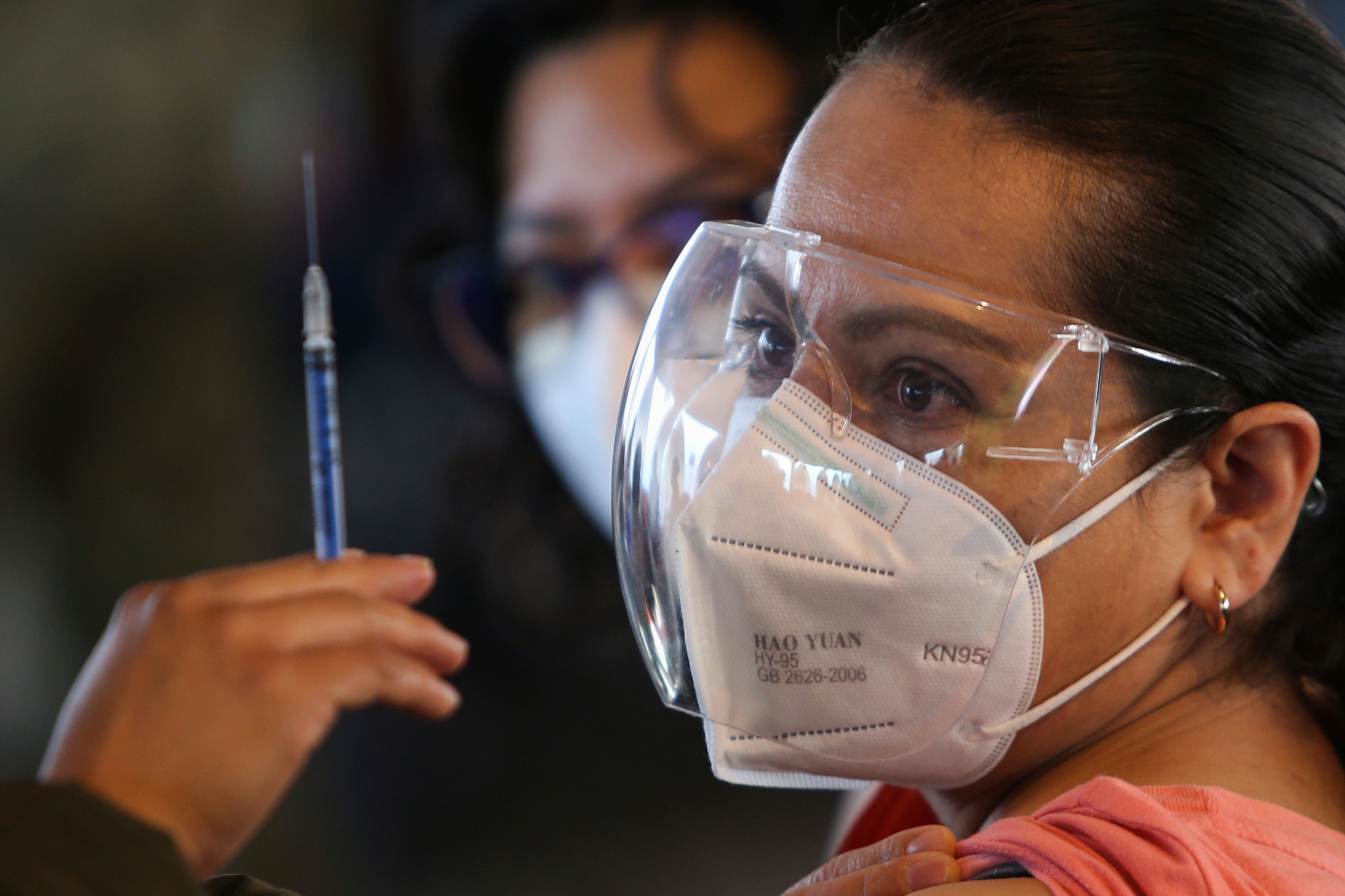 La próxima semana iniciará la vacunación de 30 y más en todas las alcaldías. (Foto: Reuters)