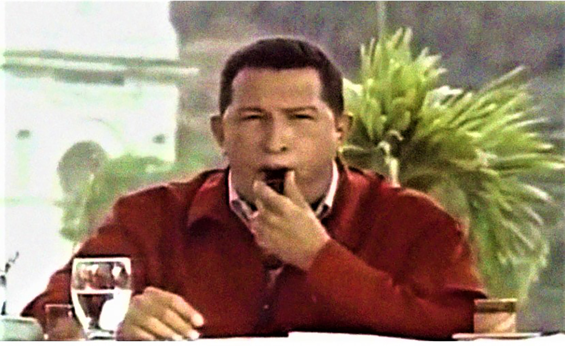 Hugo Chávez, con el silbido de un pito, despidió a 20 empleados de Pdvsa, en el año 2002