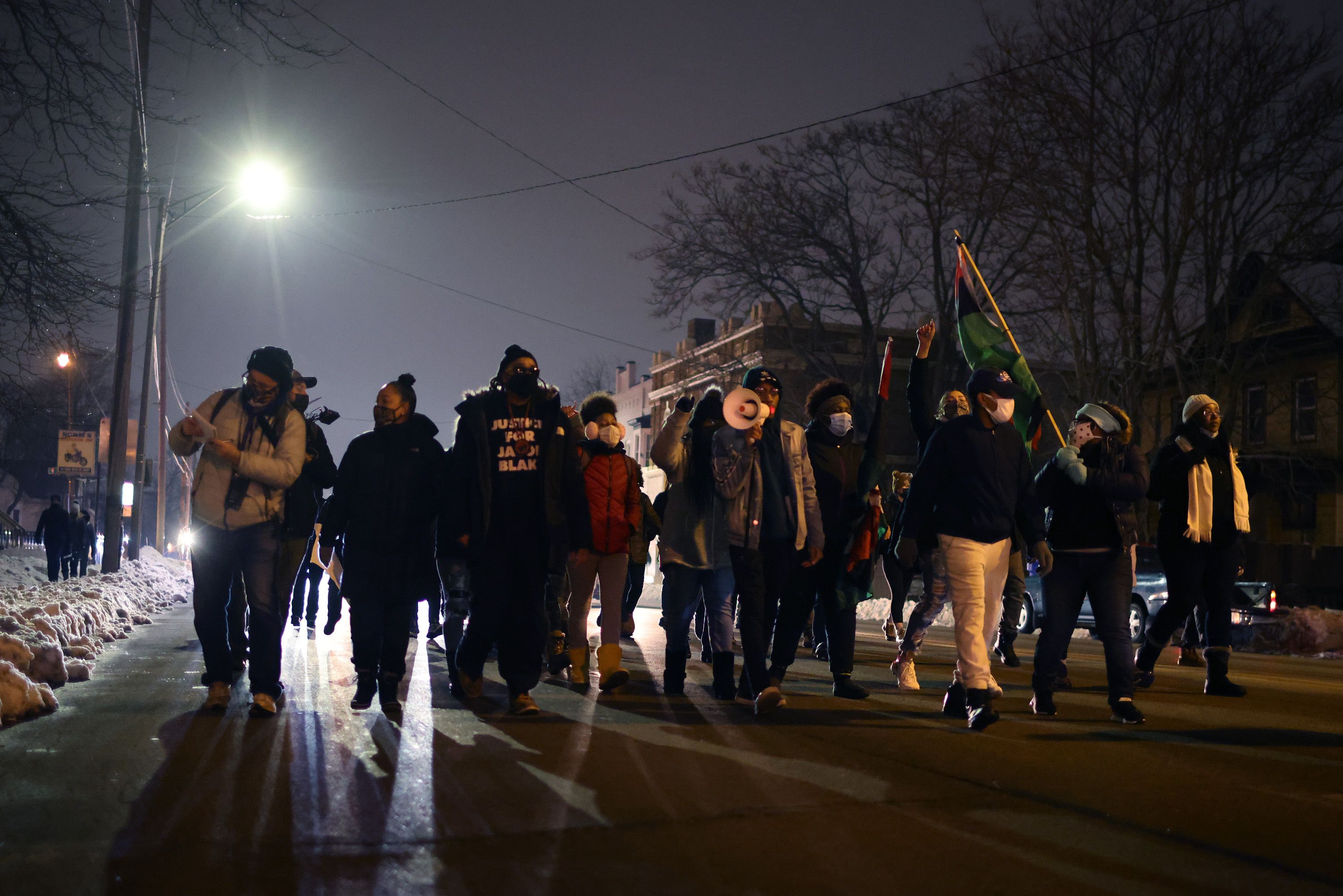 Kenosha Protesters Demand Firing Of Officer Who Shot Jacob Blake Infobae