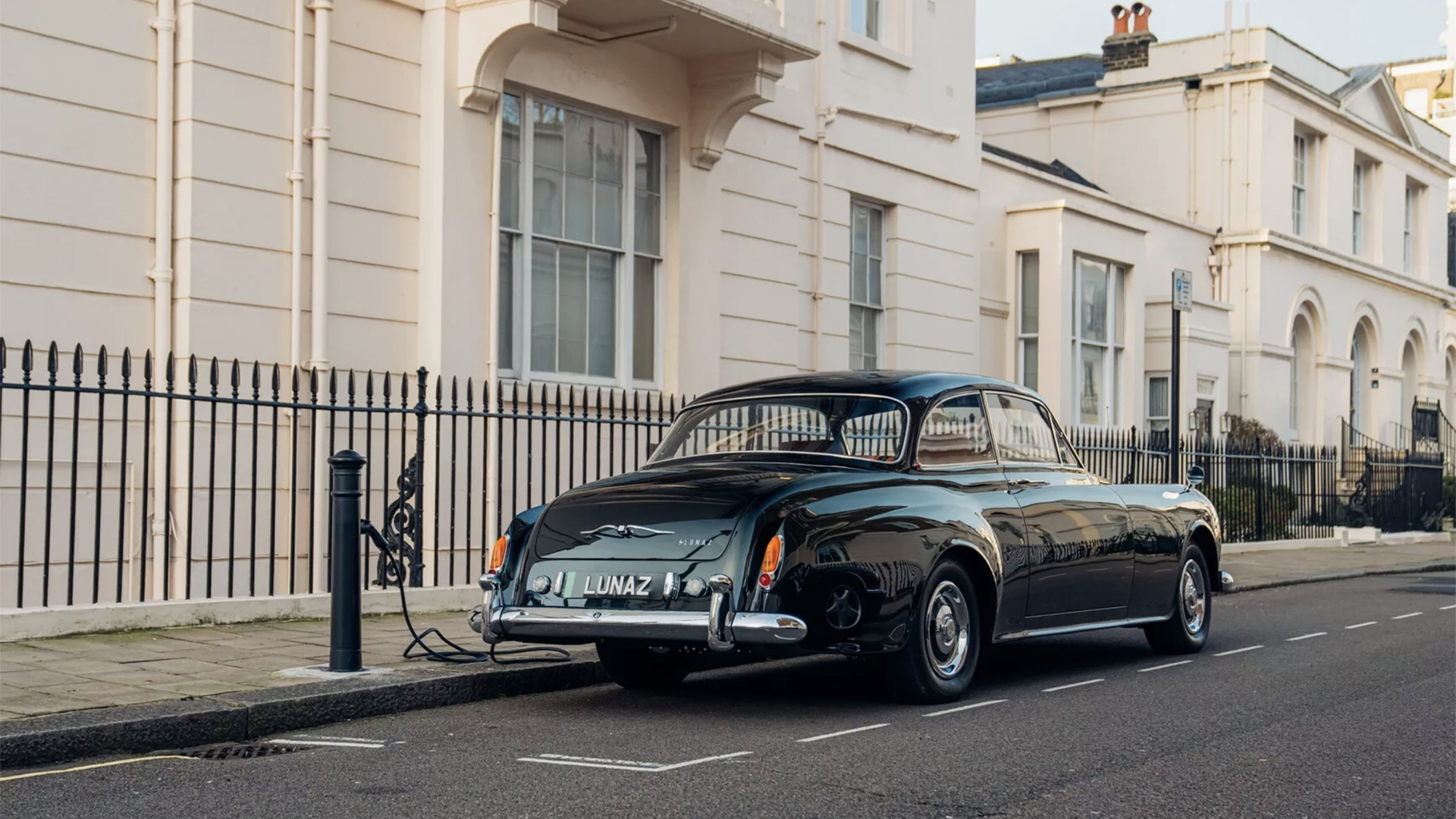 Un Bentley de 1961 convertido a eléctrico: ¿el futuro de los autos clásicos?