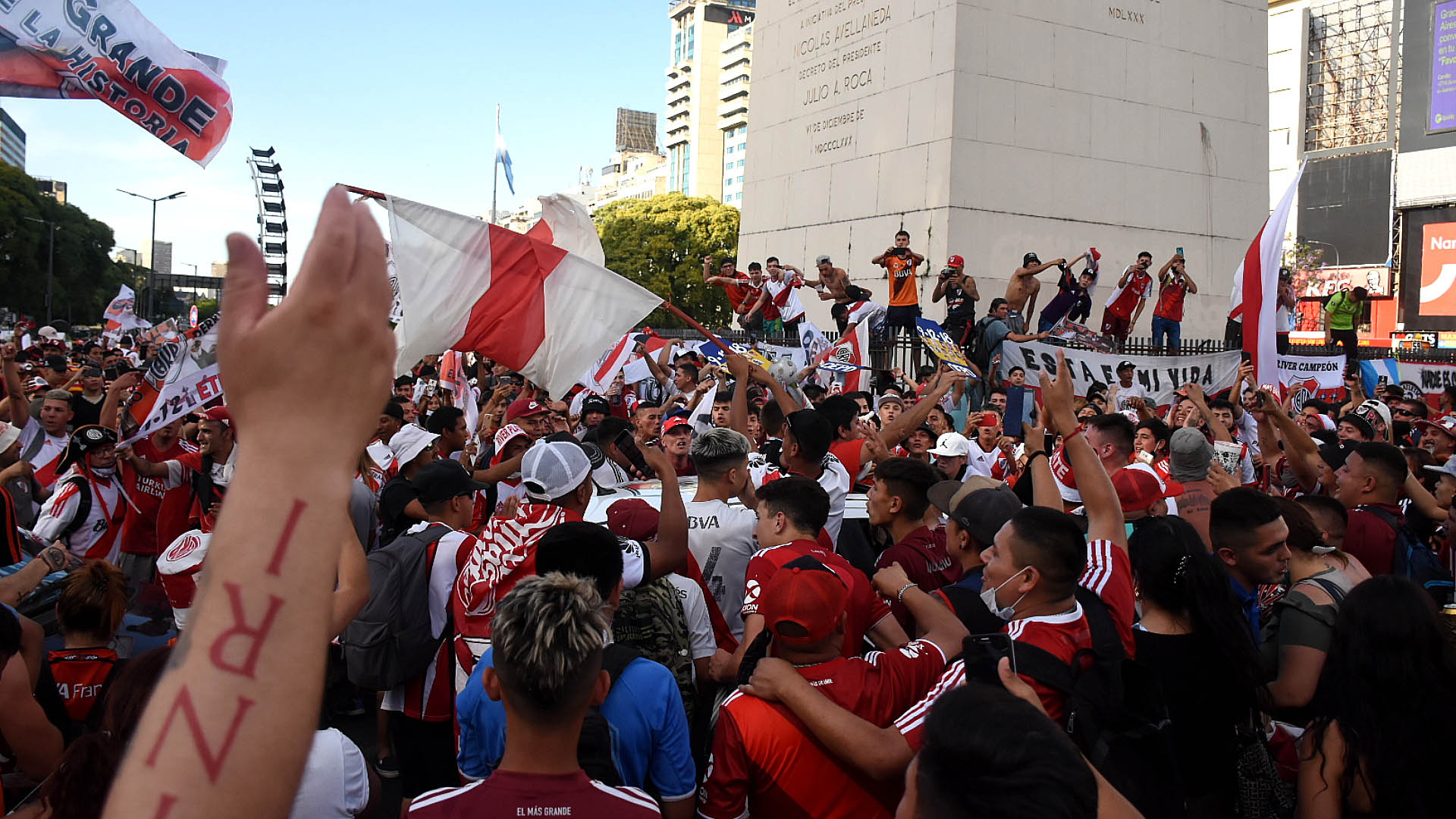 As fue la caravana eterna de los hinchas de River desde el