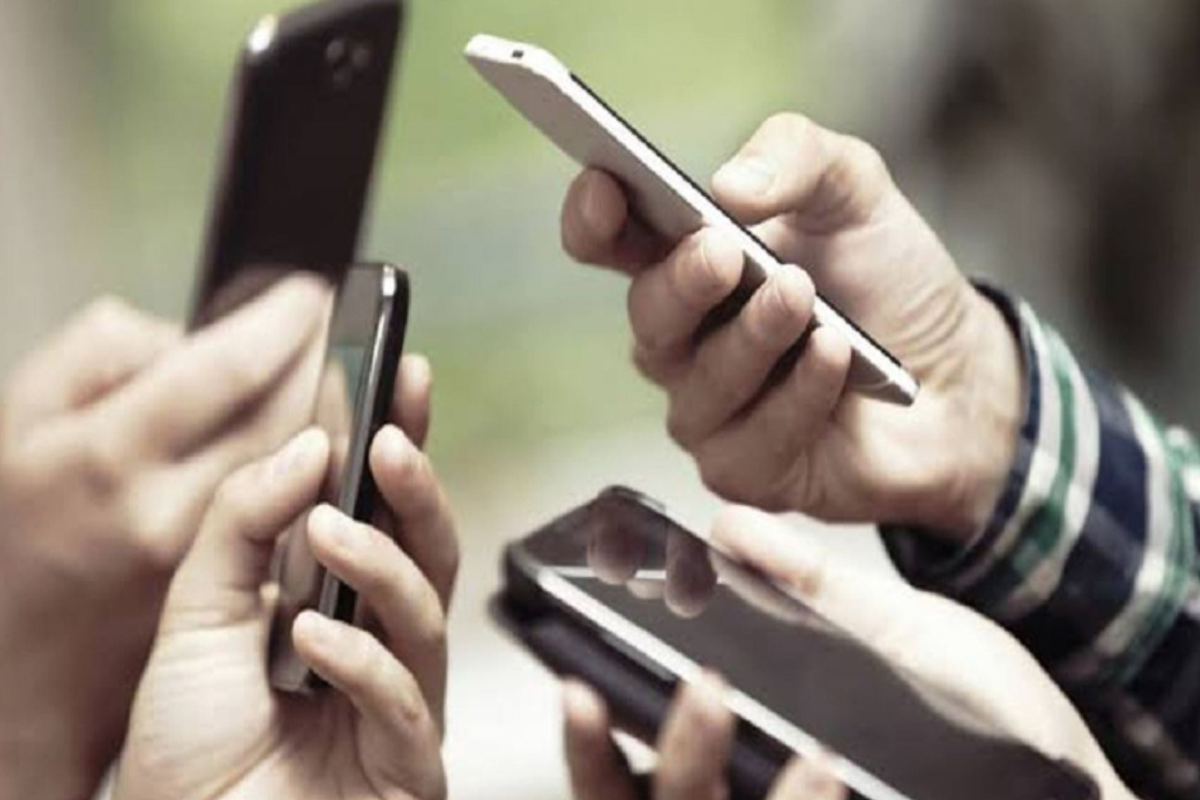 El Gobierno autorizó aumentos en las tarifas del servicio de telefonía móvil e internet. (Andina)