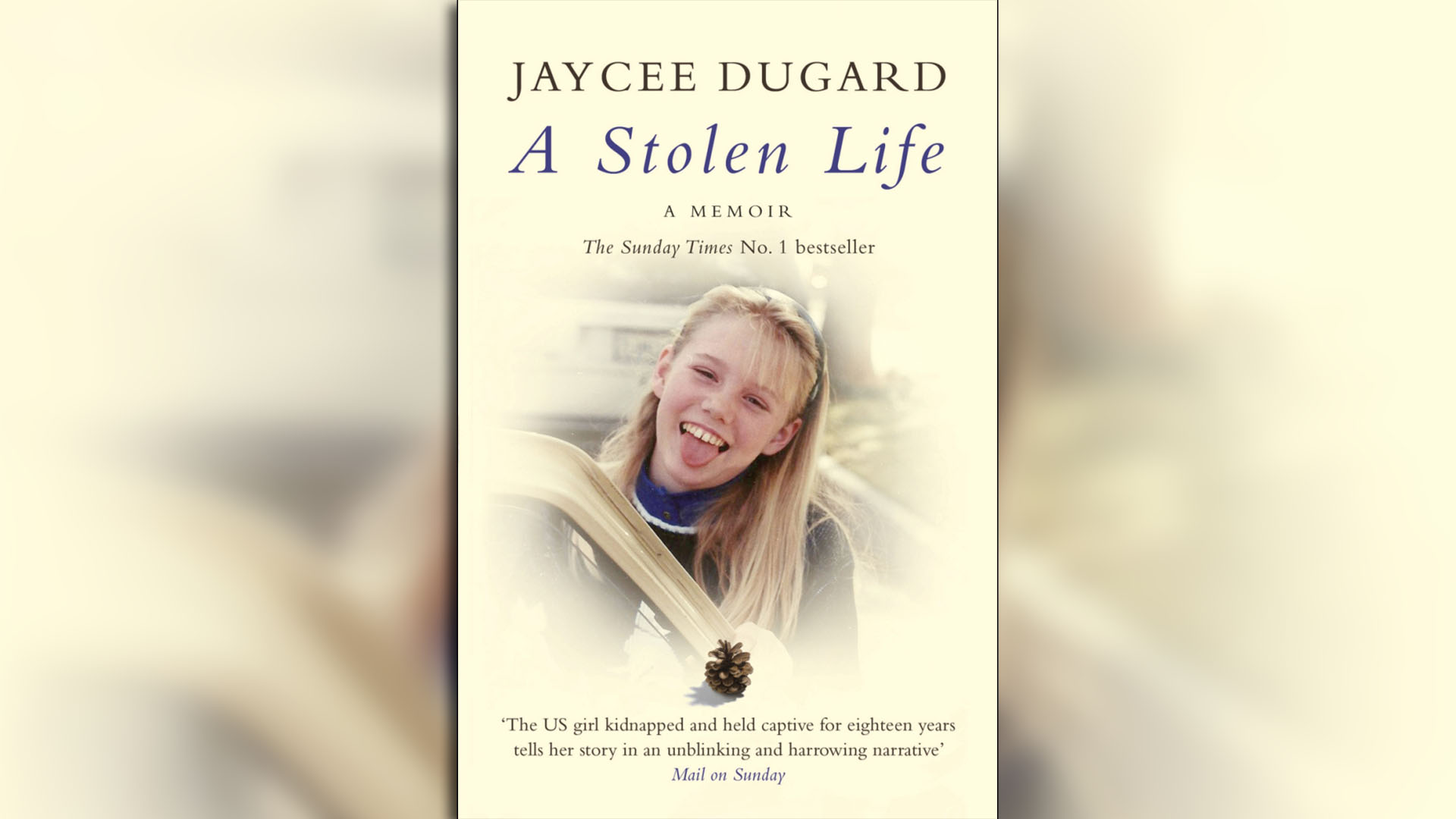 "Una vida robada" (A stolen life) el libro que escribió Jaycee Dugard y relata su calvario de 18 años, en los que estuvo secuestrada por el matrimonio Garrido y violada por el marido, Phillip