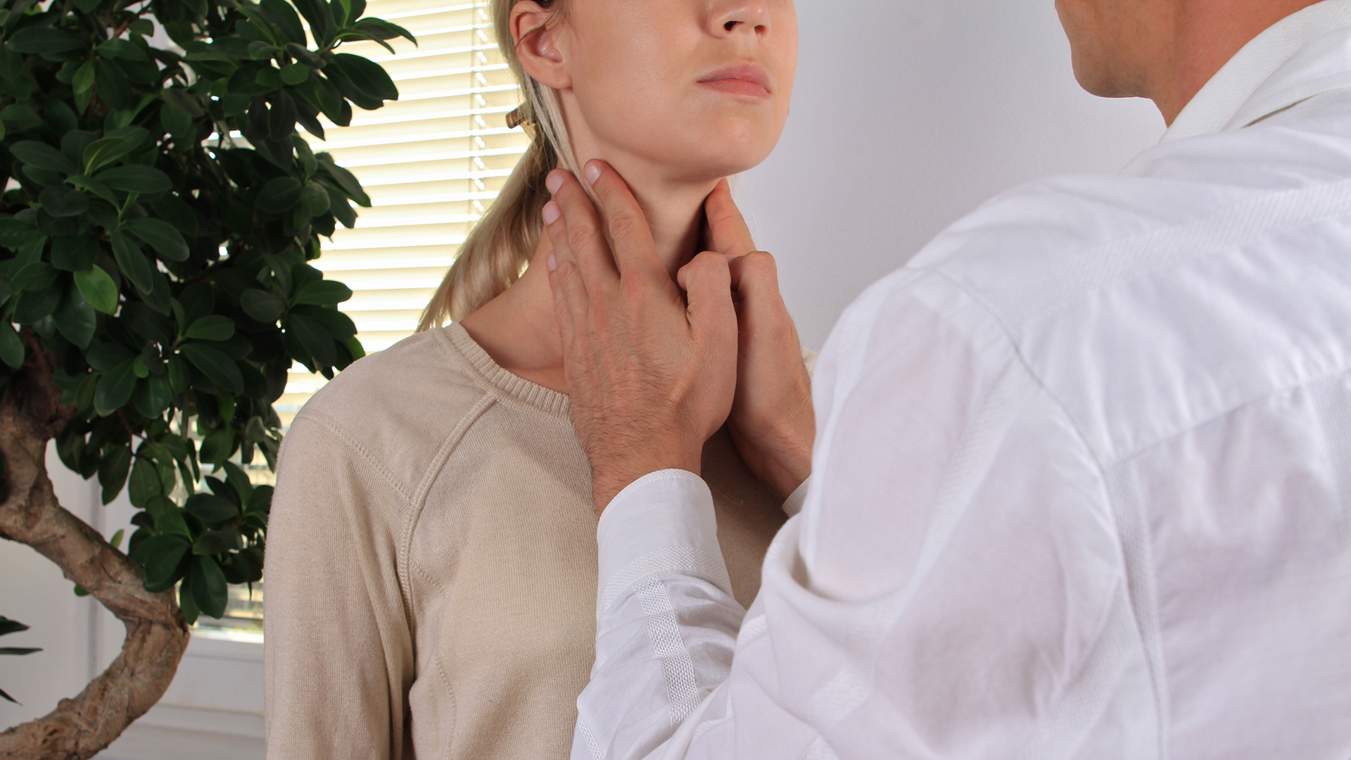 Las alteraciones de funcionamiento de la tiroides más conocidas son el hipotiroidismo y el hipertiroidismo (Shutterstock)