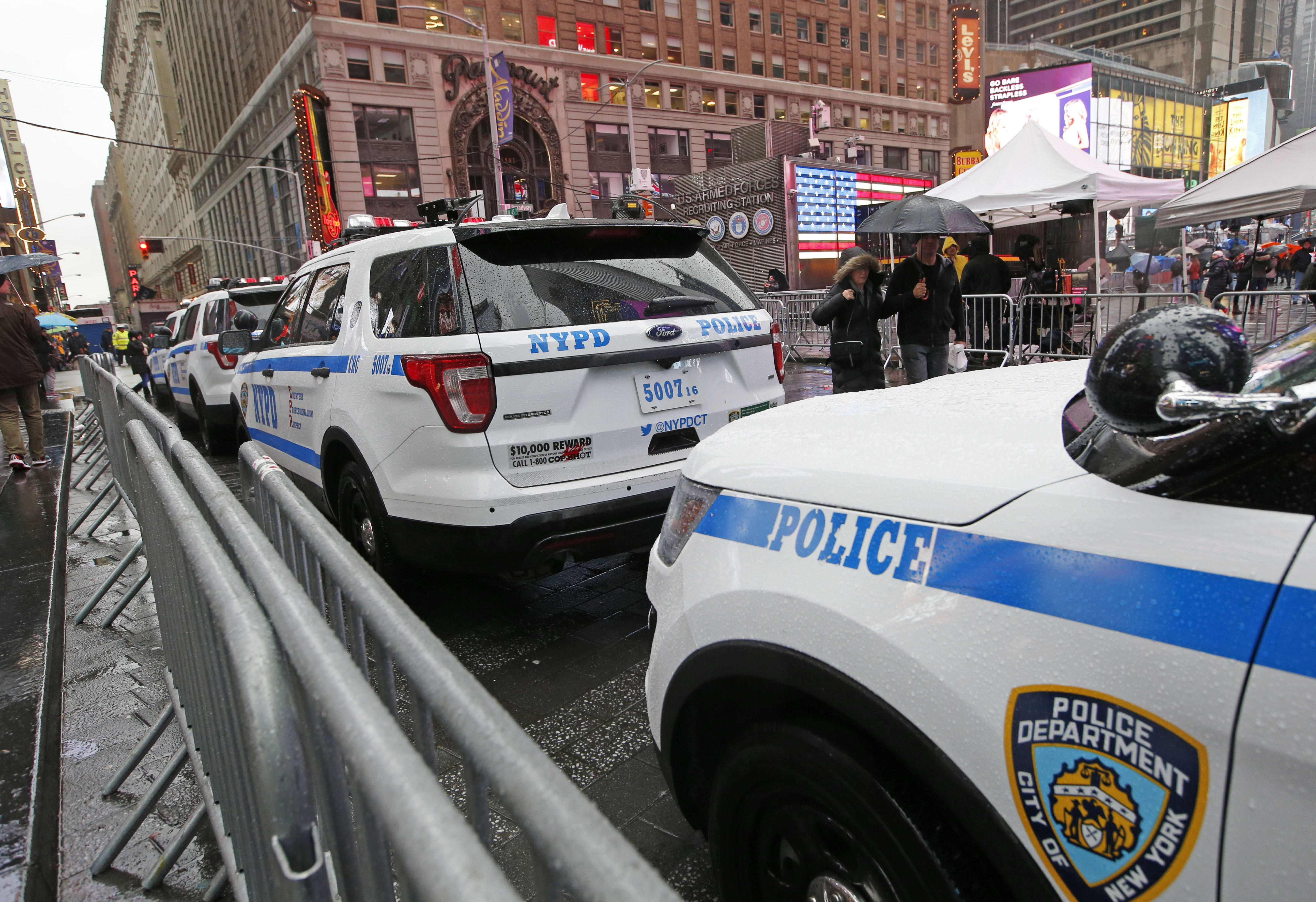 NY: Agente critica uso de "tarjetas de cortesía" dadas a policías para evitar multas
