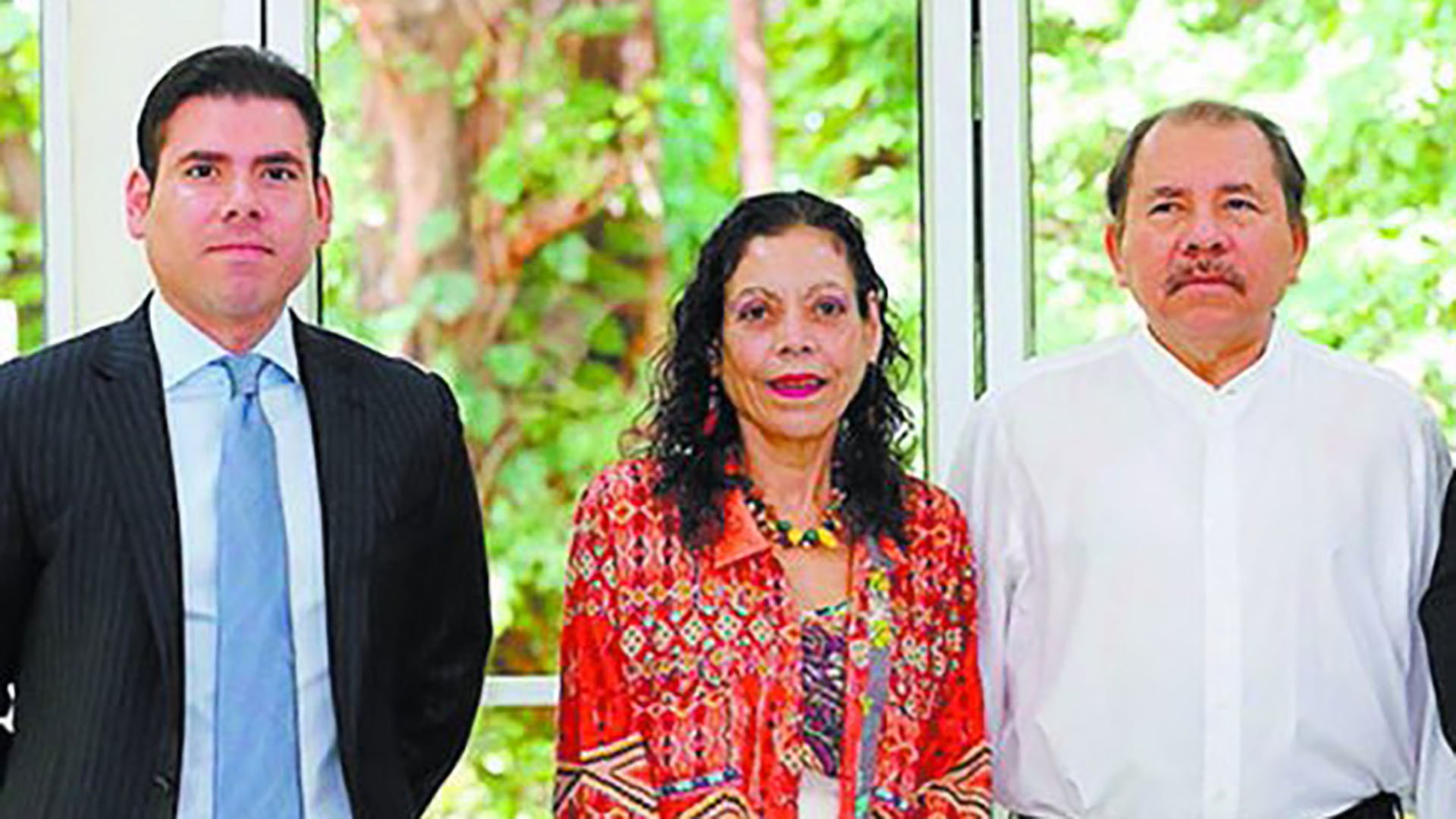 Laureano Ortega Murillo junto a sus padres, Daniel Ortega y Rosario Murillo.