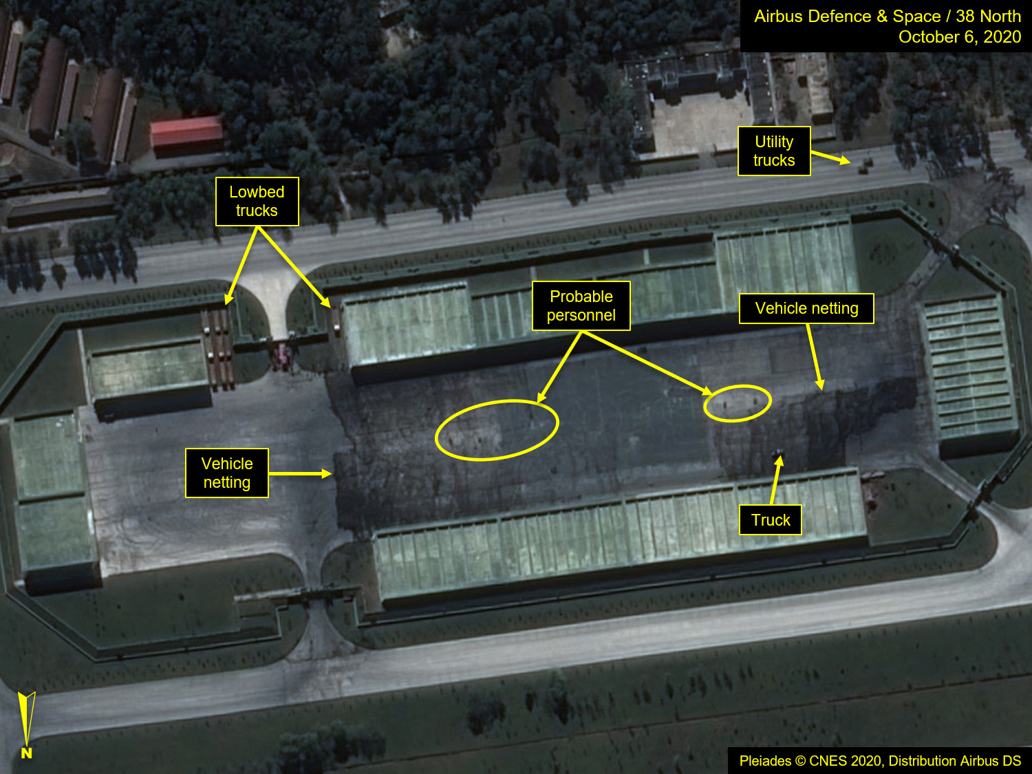 Un primer plano del complejo de almacenamiento de vehículos en el Campo de Entrenamiento de Desfiles (Airbus Defence & Space/38 North/Pleiades © CNES 2020 via REUTERS)