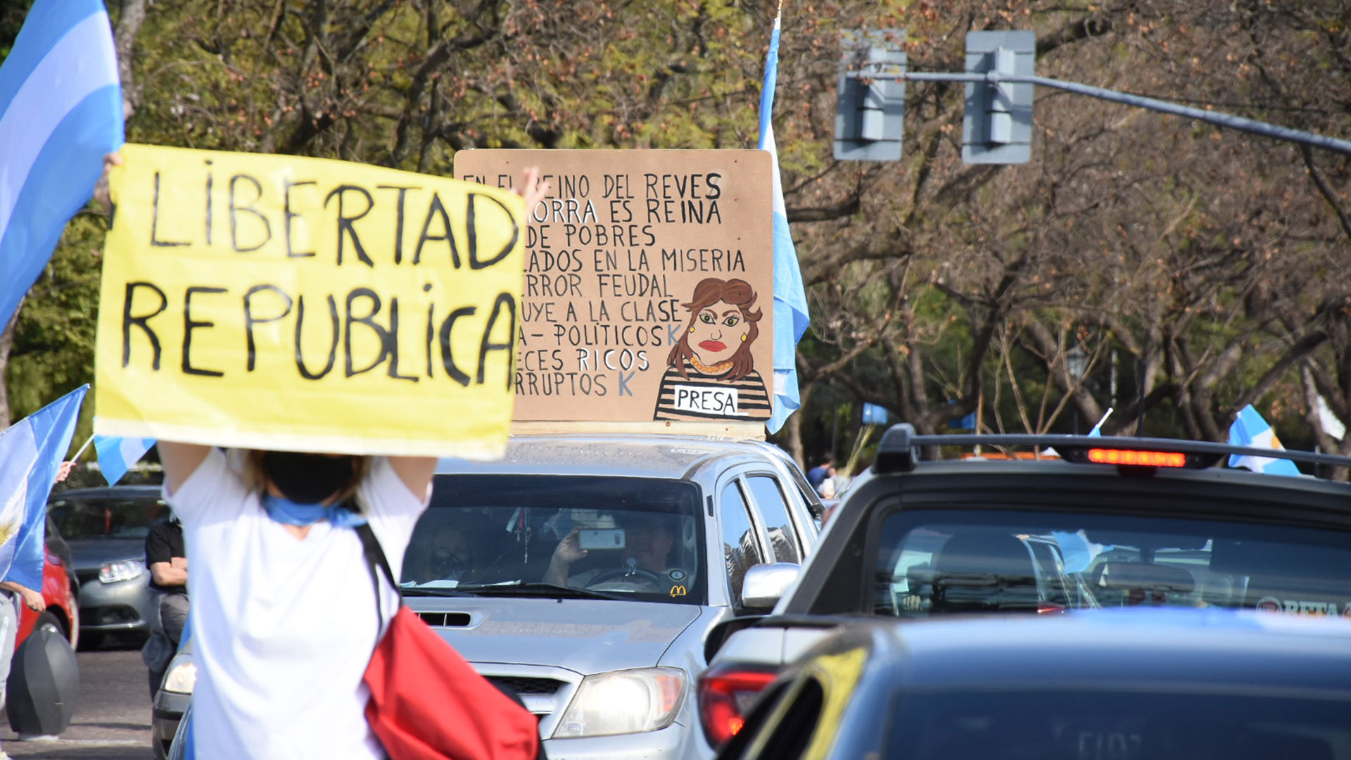 Muchos de los carteles que la gente llevó a la protesta tuvieron como blanco a Cristina Kirchner
