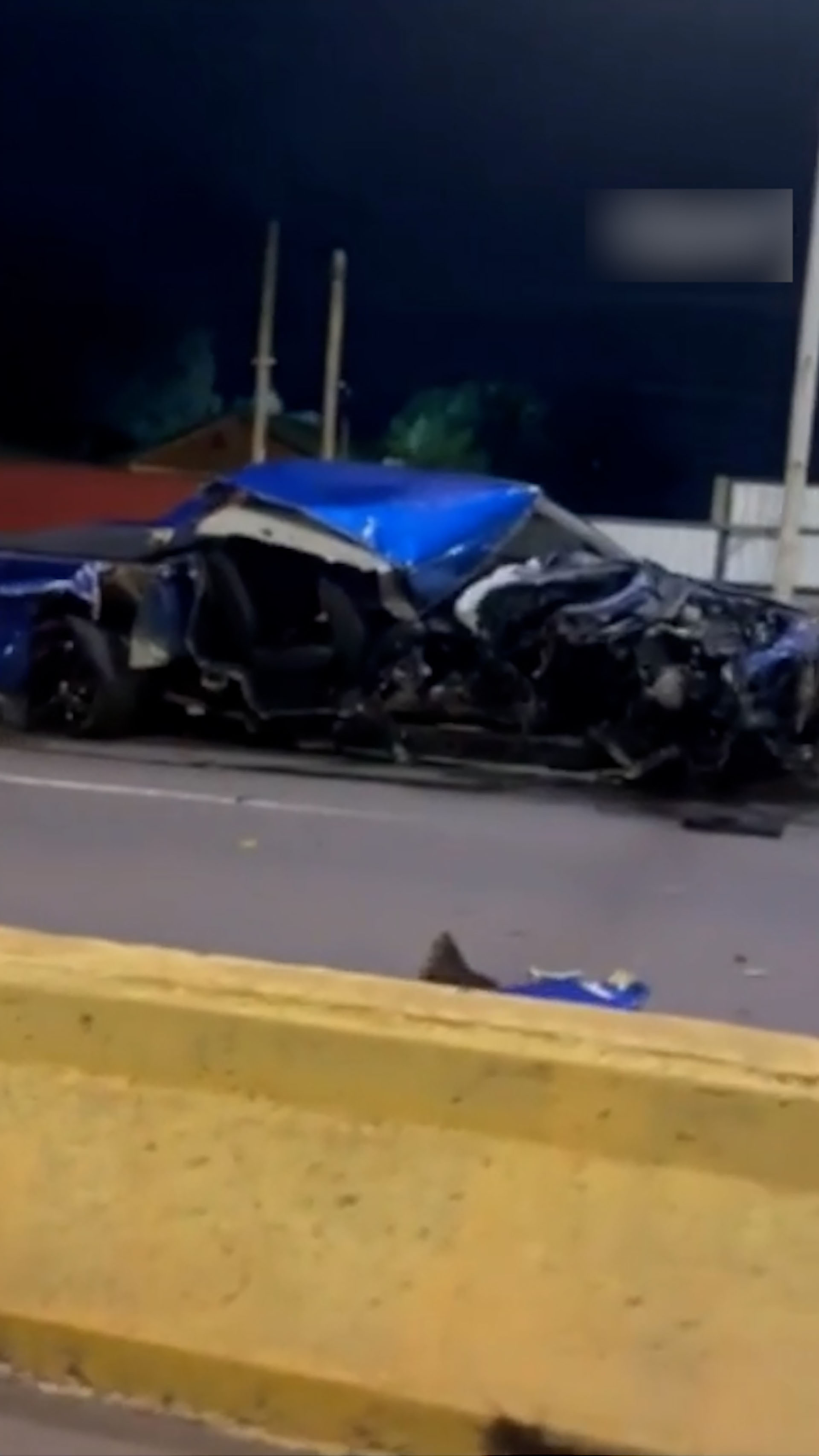 Impresionante despiste, choque y destrucci&oacute;n en Posadas: conduc&iacute;a alcoholizado y embisti&oacute; un sem&aacute;foro