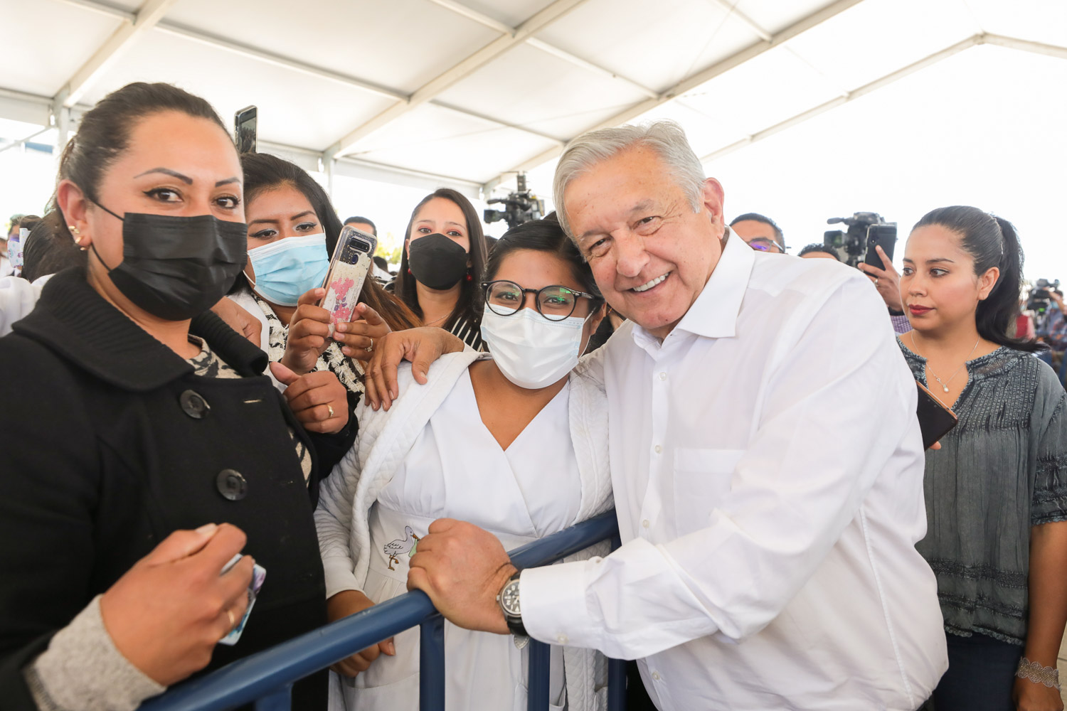 AMLO reconoció la necesidad de atención médica oportuna, según recordó, gracias a esto se salvó de un infarto (Foto: Presidencia de México)