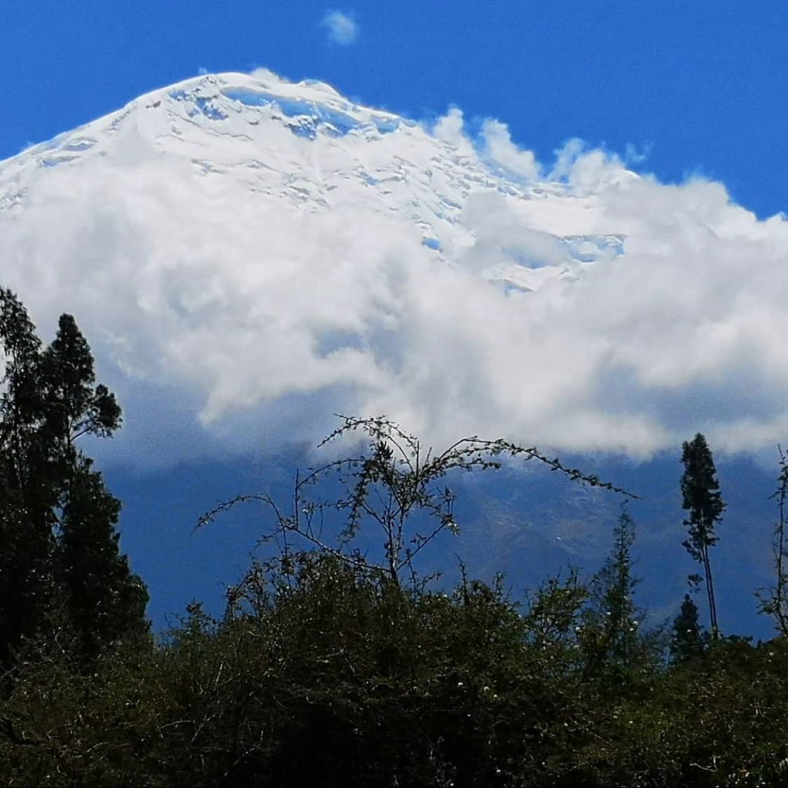 Nevado de Huascarán desde una ventana. (Foto: María Elena Mamani)