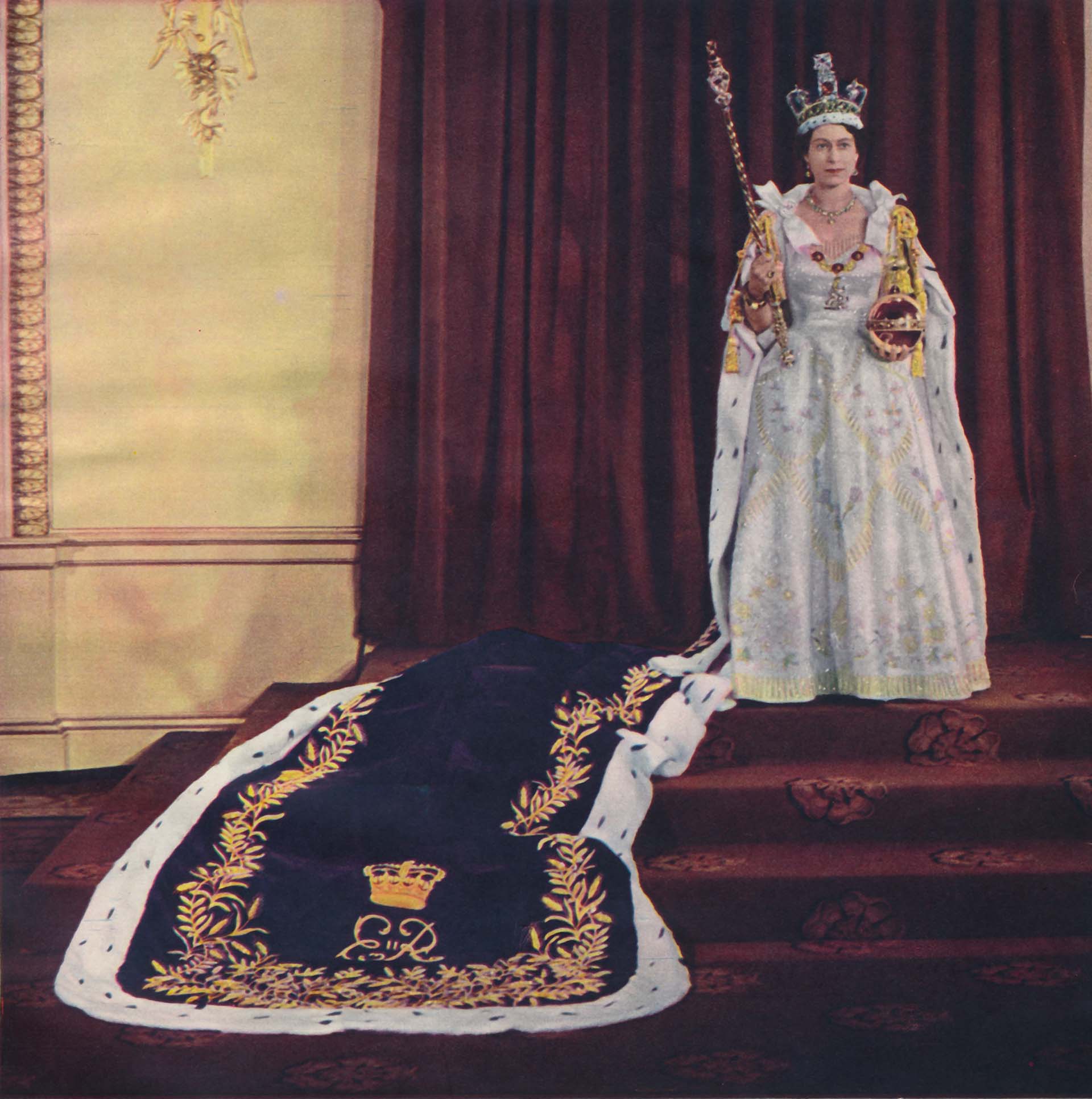 Con apenas 25 años -tras la abdicación de su tío y la muerte de su padre- el 2 de junio de 1953, Isabel fue proclamada reina. Recuerda la celebración como un hecho "horrible" (Print Collector/Getty Images)