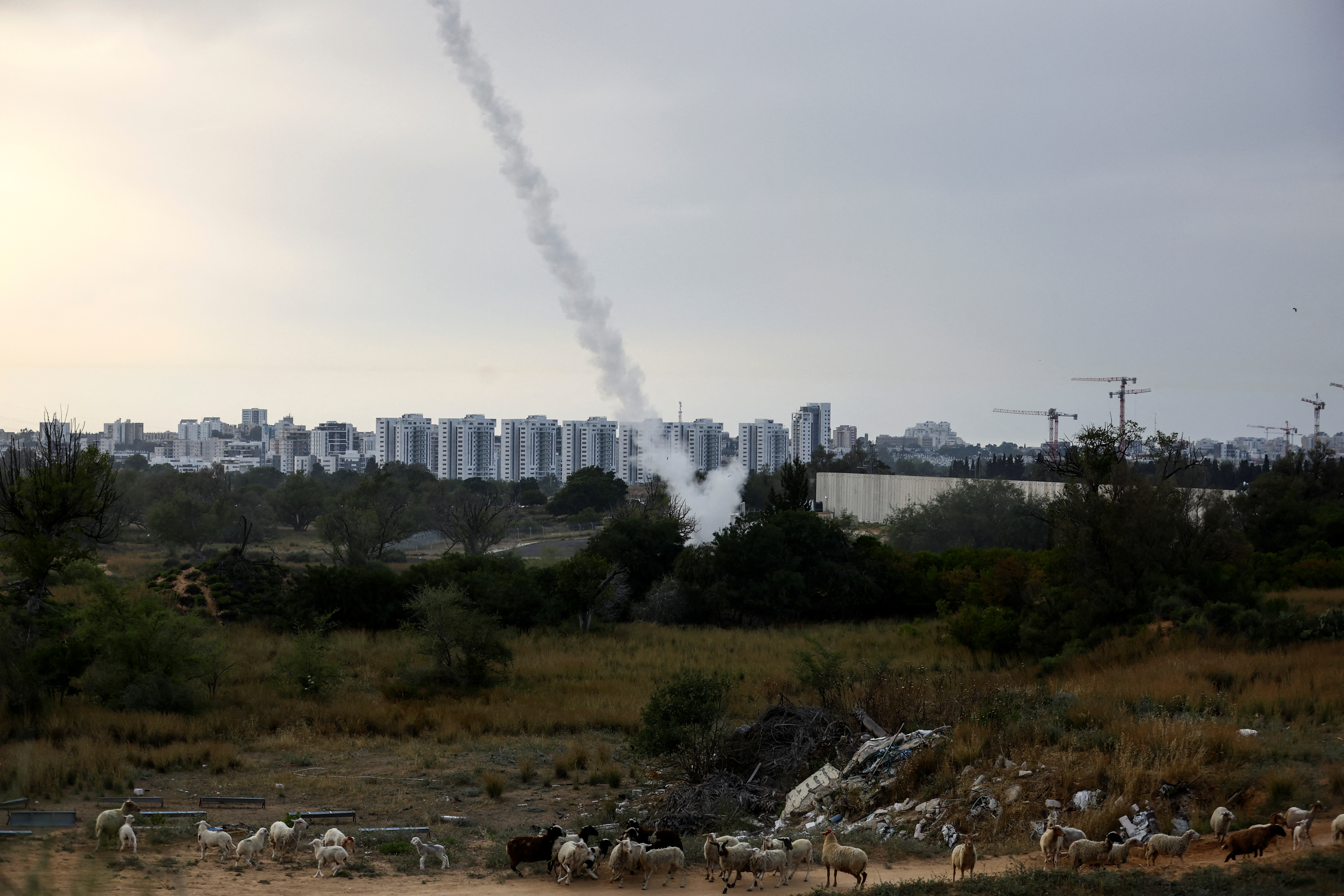 Un cohete lanzado desde Gaza mató a un hombre en el centro de Israel