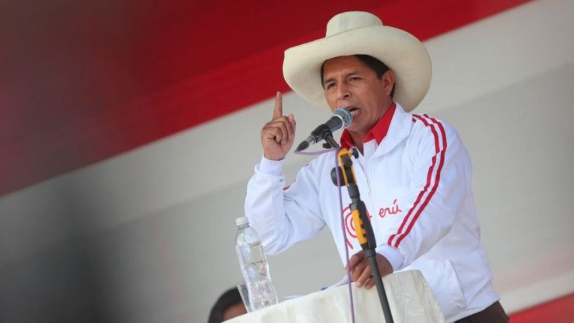 "Un maestro no ha venido a enlodarse en actos de corrupción”, asegura Pedro Castillo