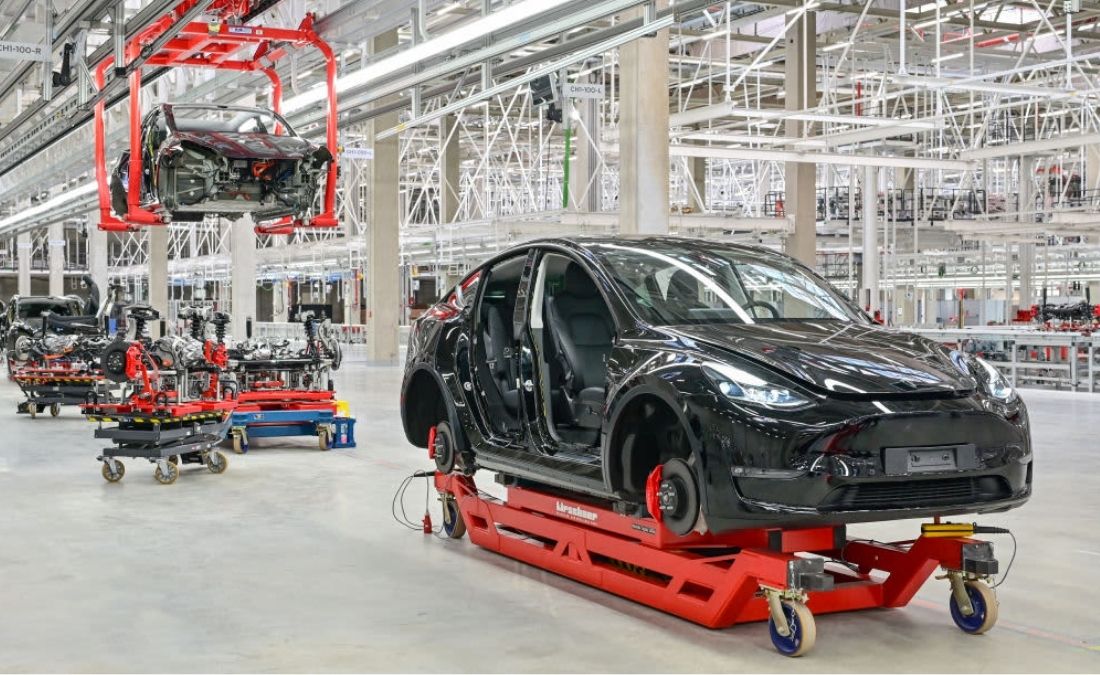 Las empresas con potencial para unirse a la cadena de producción de Tesla tendrá que recibir una capacitación con altos niveles de exigencia. (El Carro Colombiano).