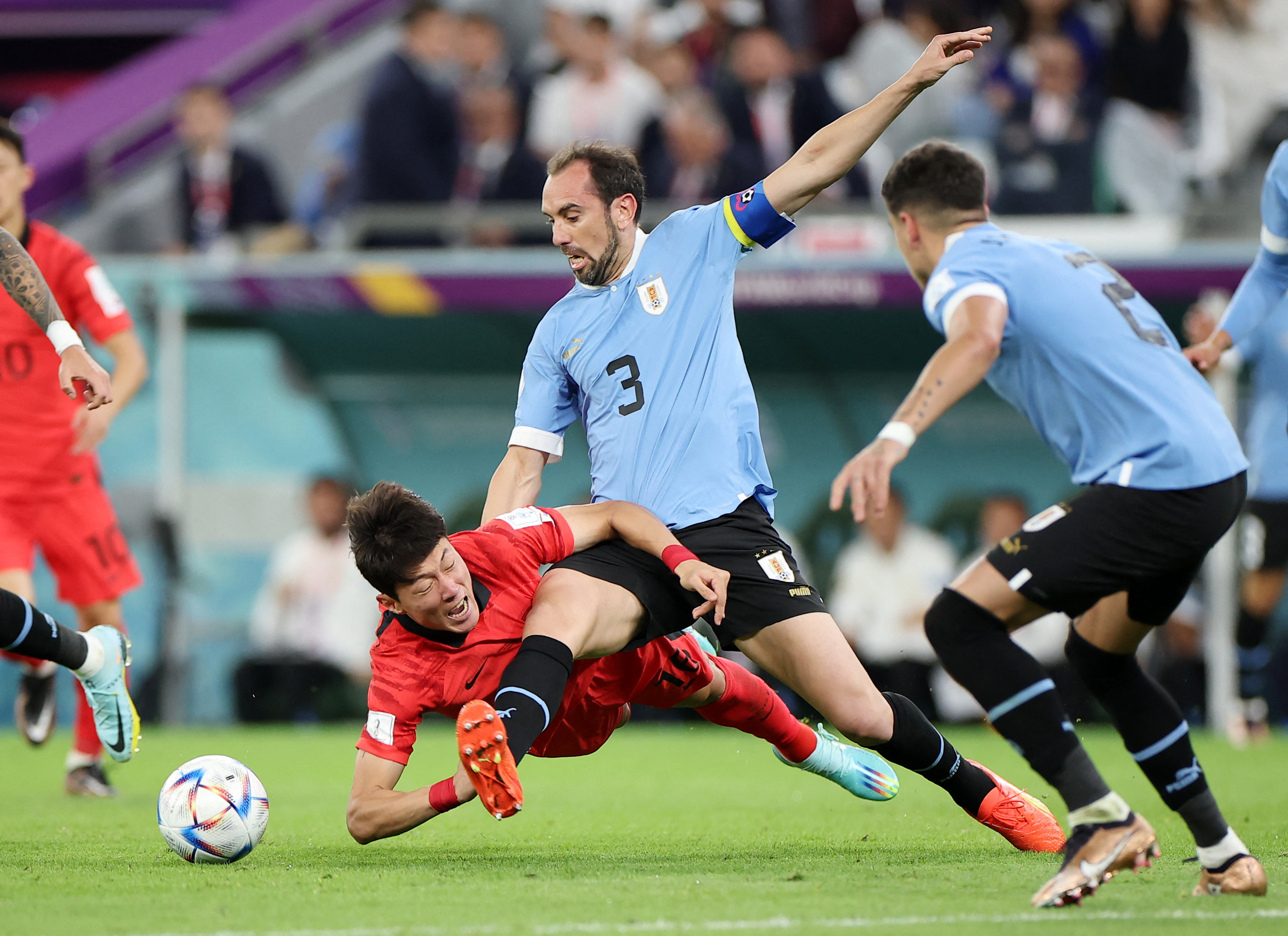 Uruguay no pudo con Corea del Sur. El capitán charrúa, Diego Godín, se convirtió en el jugador celeste más longevo en una Copa del Mundo (REUTERS/Kim Hong-Ji)