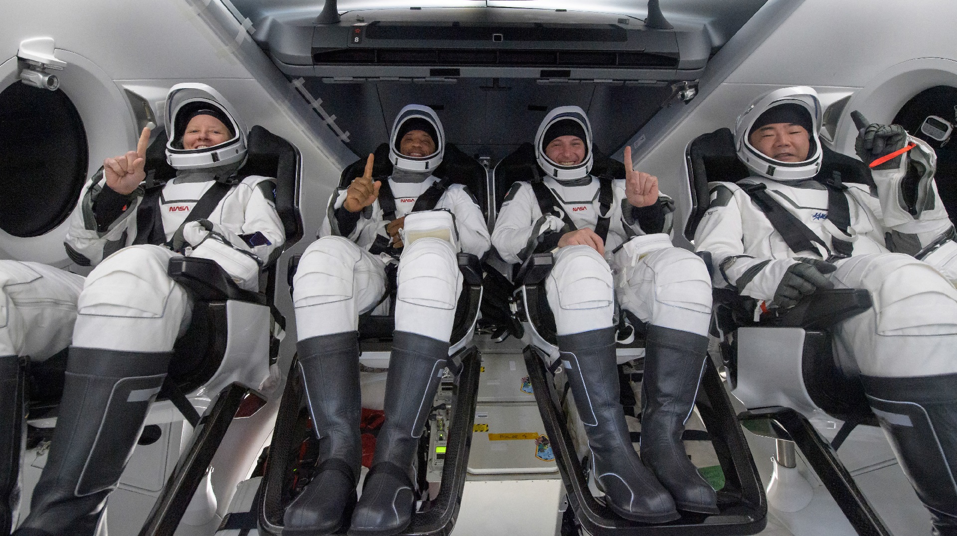 Los cuatro tripulantes de la NASA en el viaje de regreso (AFP)