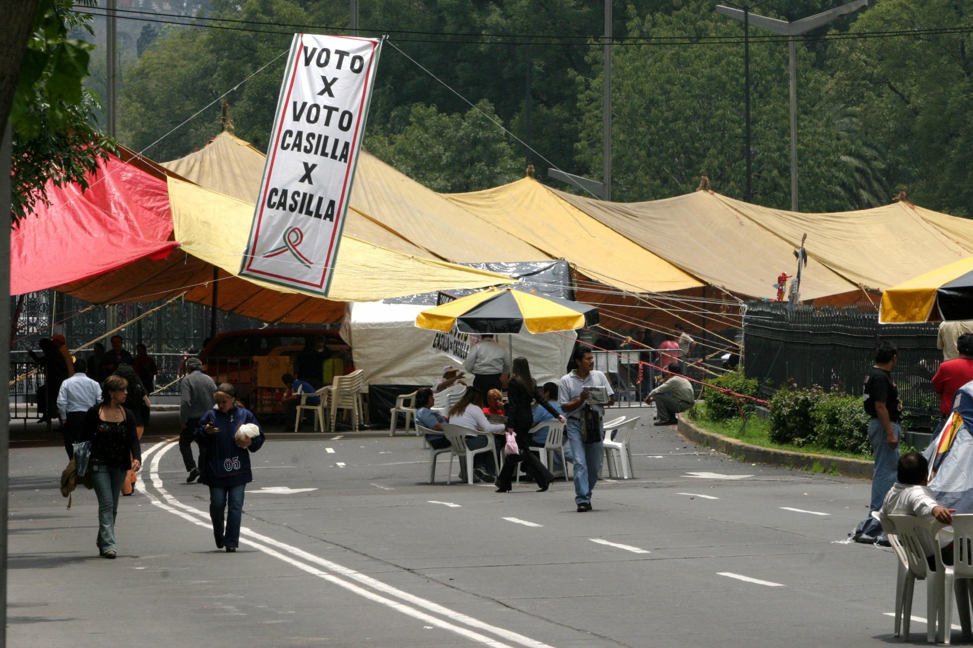 El plantón de 2006 se mantuvo sobre Paseo de la Reforma durante 47 días. (FOTO: Moisés Pablo/CUARTOSCURO)