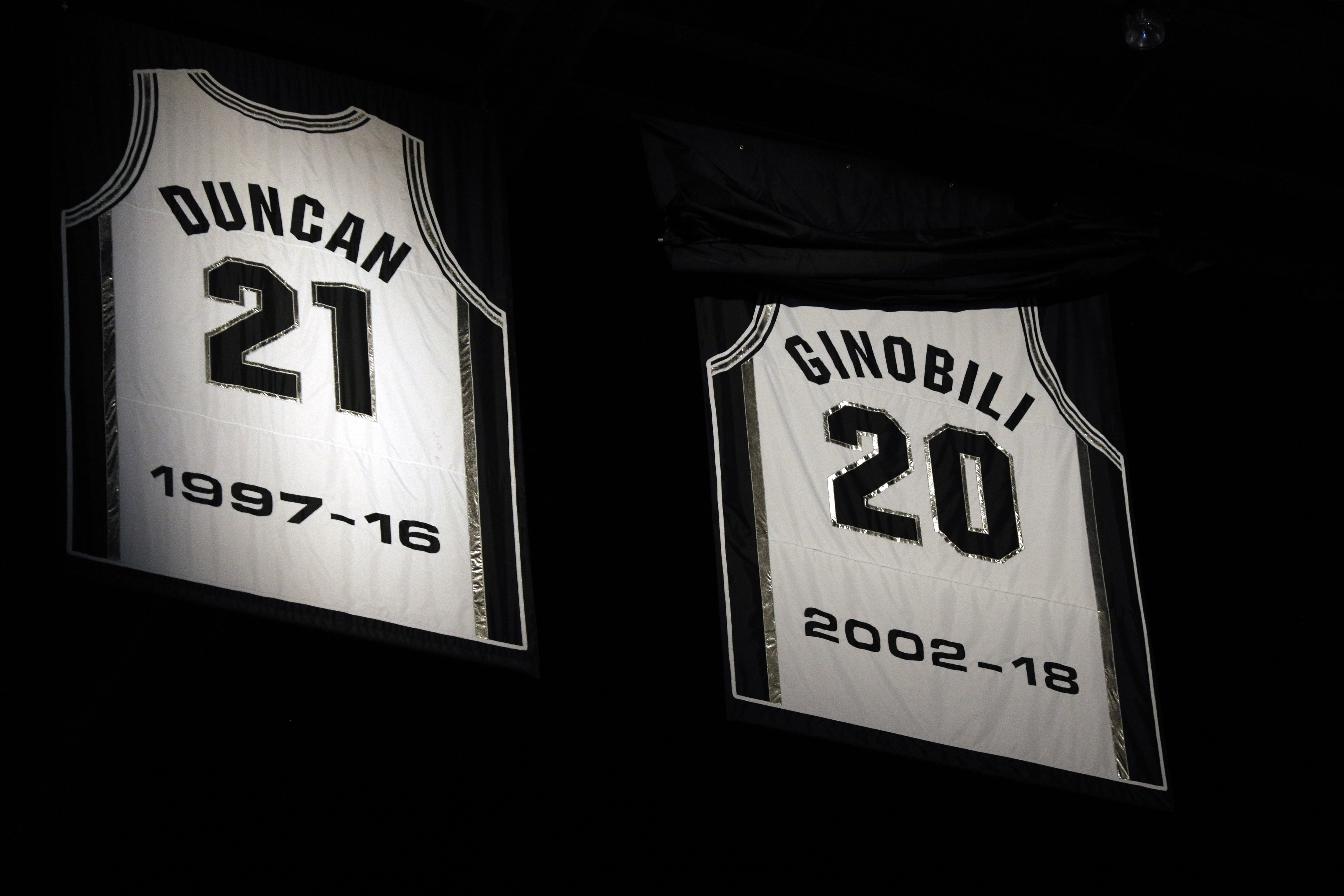 Los Spurs retiraron la número 20 de Manu Ginóbili (USA TODAY Sports)