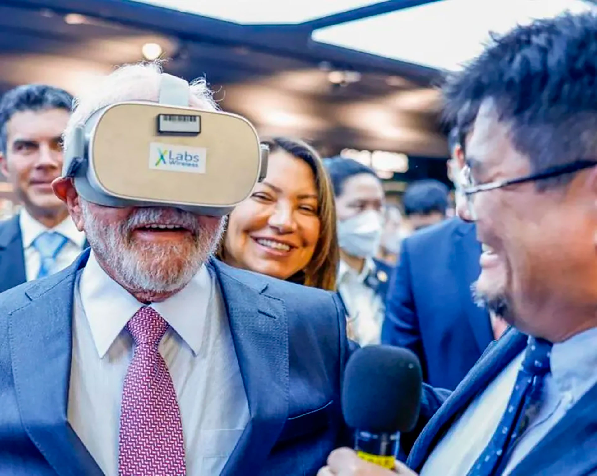 Lula da Silva visitó una planta de Huawei durante su gira por China. El presidente brasileño comparte la mirada del régimen chino sobre la invasión rusa a Ucrania y quiere un nuevo régimen monetario para las transacciones mundiales (Presidencia Brasil)