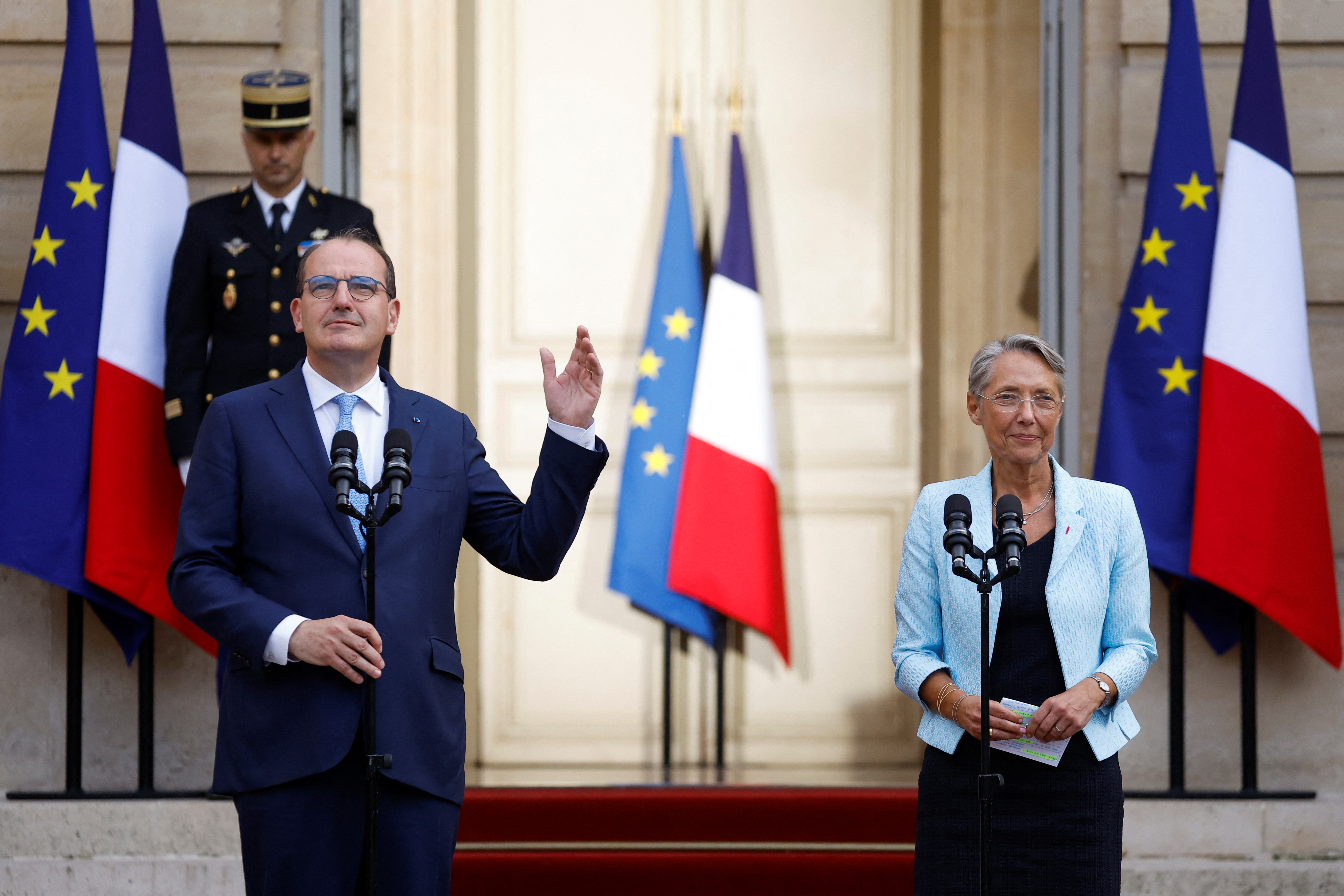 Emmanuel Macron reorganiza su gobierno: designa la transferencia de poder entre Jean Castex y Elisabeth Borne en la Jefatura de Ministros