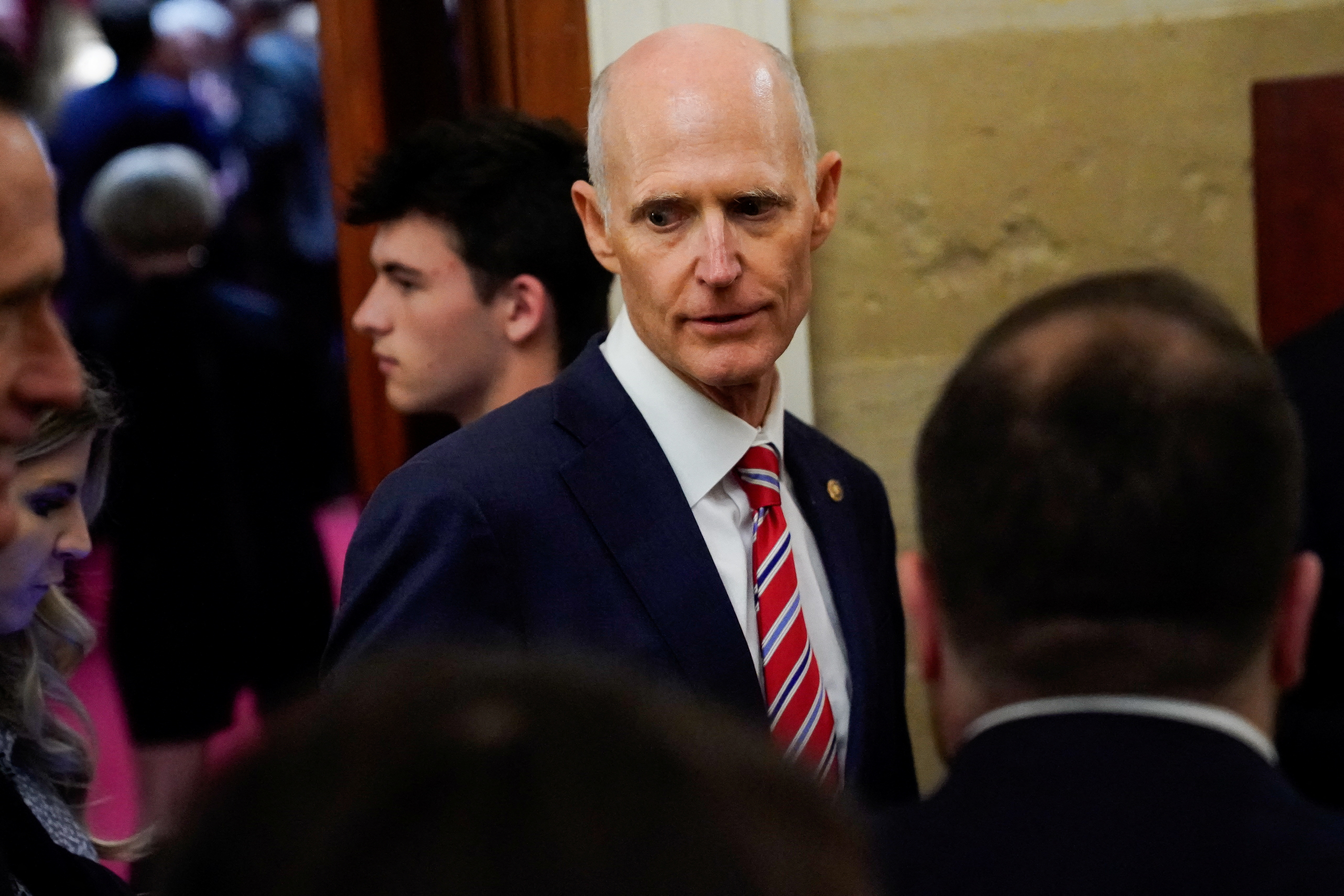 El senador Rick Scott, quien desafió a McConell en liderar a los republicanos en el Senado. REUTERS/Elizabeth Frantz