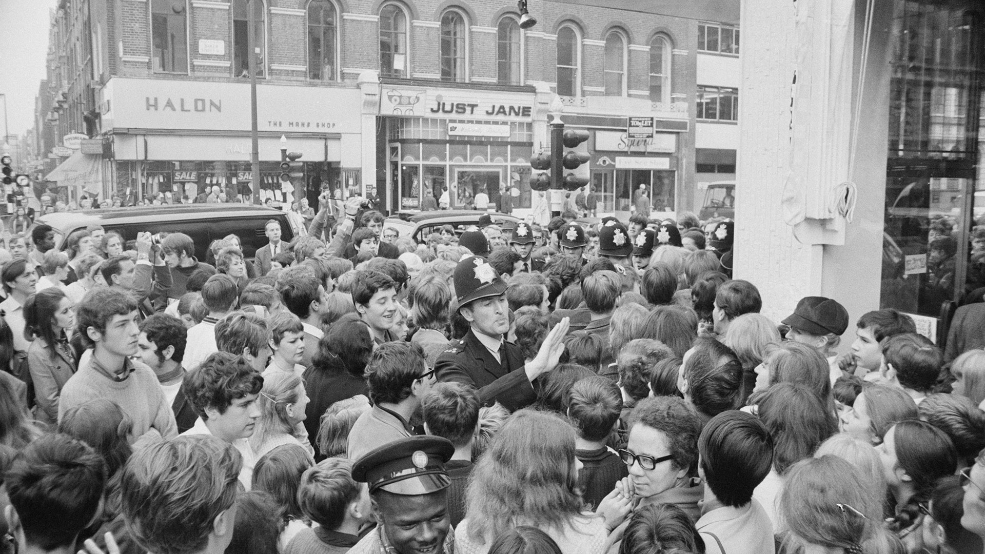 La historia de la tienda de Los Beatles: inversión millonaria, fracaso rápido y final con saqueos