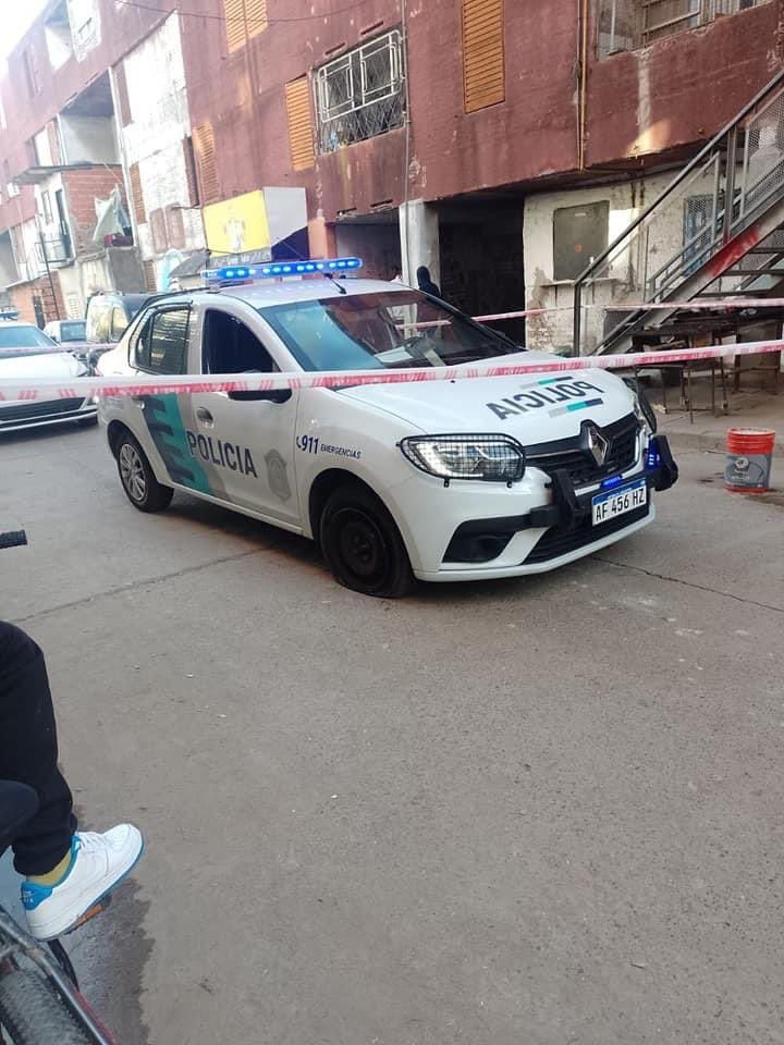 El patrullero apareció en la villa Carlos Gardel