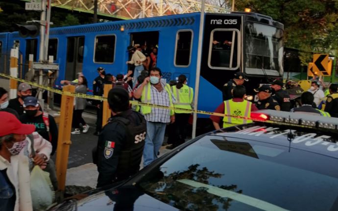 La Fiscalía de la CDMX inició una investigación tras la muerte de una mujer en accidente entre taxi y Tren Ligero
