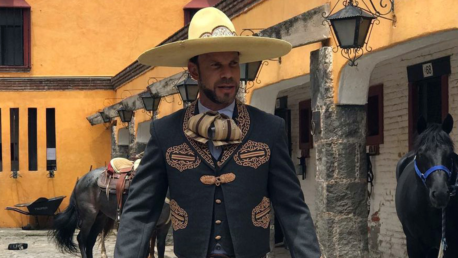 Cómo vestirse para el 15 y 16 de septiembre en México – Artesanías