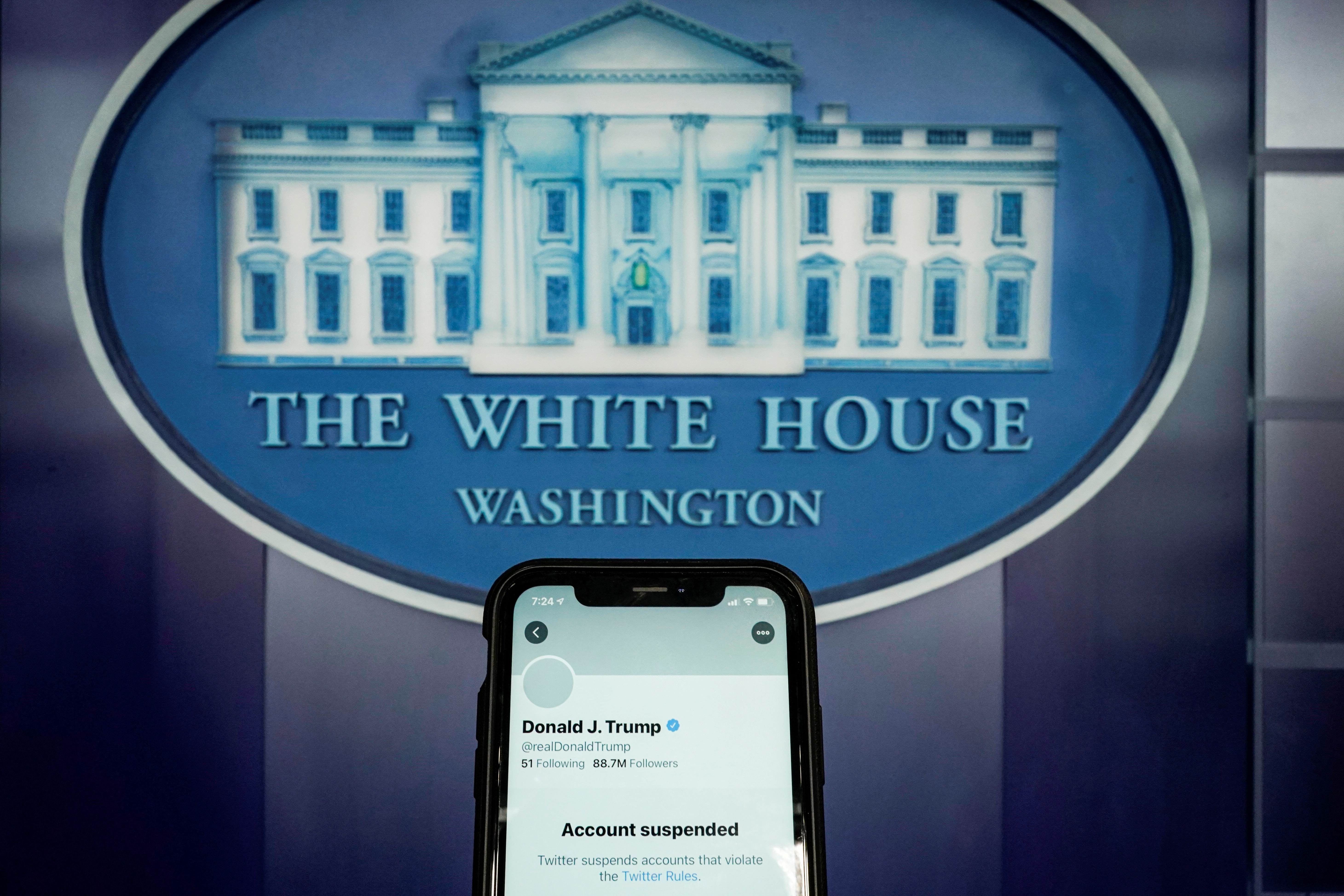 Asesores de Donald Trump revelaron que el ex presidente pretende volver a la Casa Blanca (REUTERS/Joshua Roberts/Illustration)