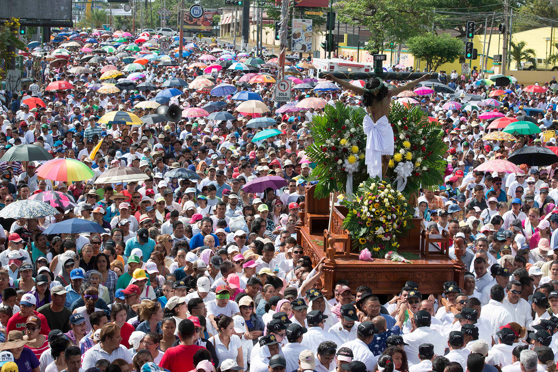 El régimen nicaragüense teme a "las inmensas multitudes" que acompañan las tradiciones de la iglesia Católica, afirma monseñor José Antonio Canales, obispo de Danlí, Honduras. (Foto archivo La Prensa)