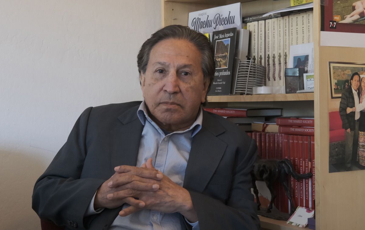 Alejandro Toledo se mostró en la intimidad de su hogar en sus últimas horas de libertad. (EFE/ Guillermo Azábal)